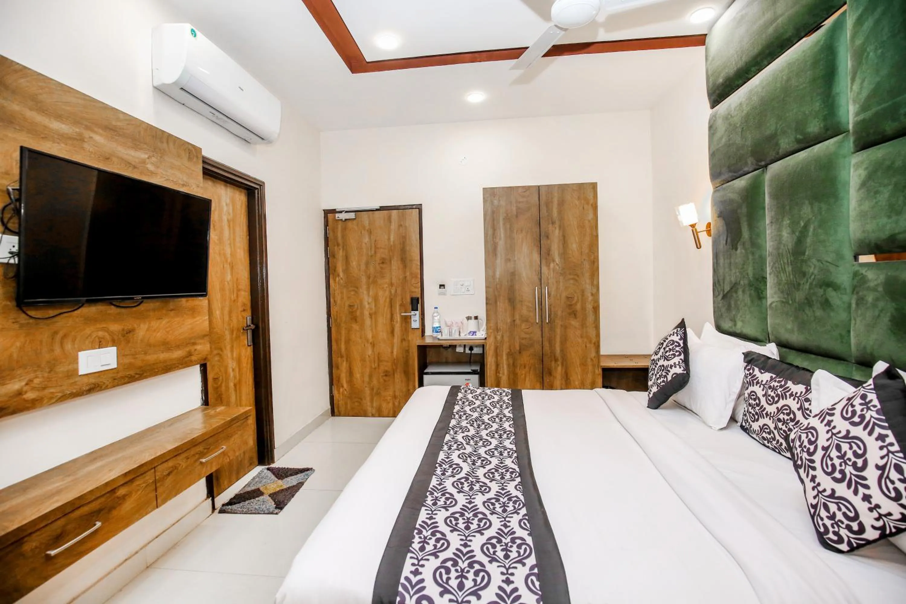 Bed in Hotel Karan Residency - 5 Min Walk From Golden Temple