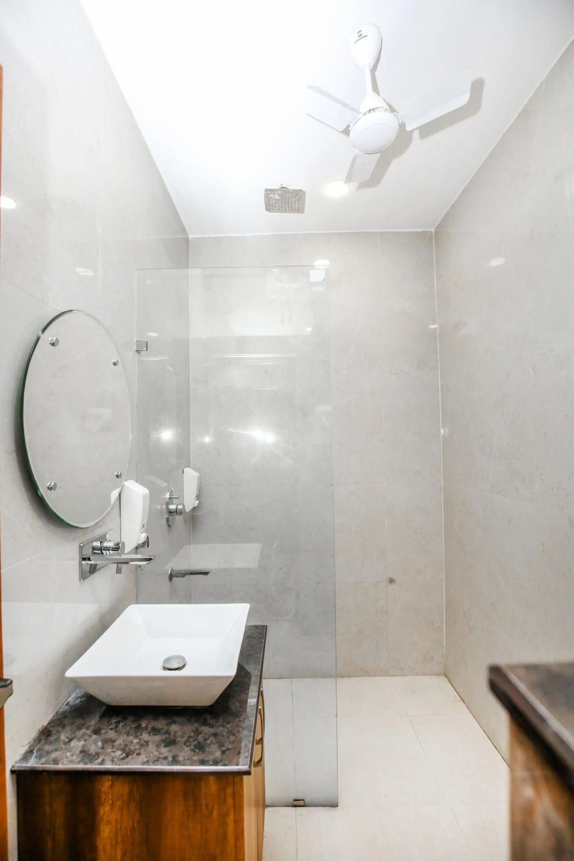 Shower in Hotel Karan Residency - 5 Min Walk From Golden Temple
