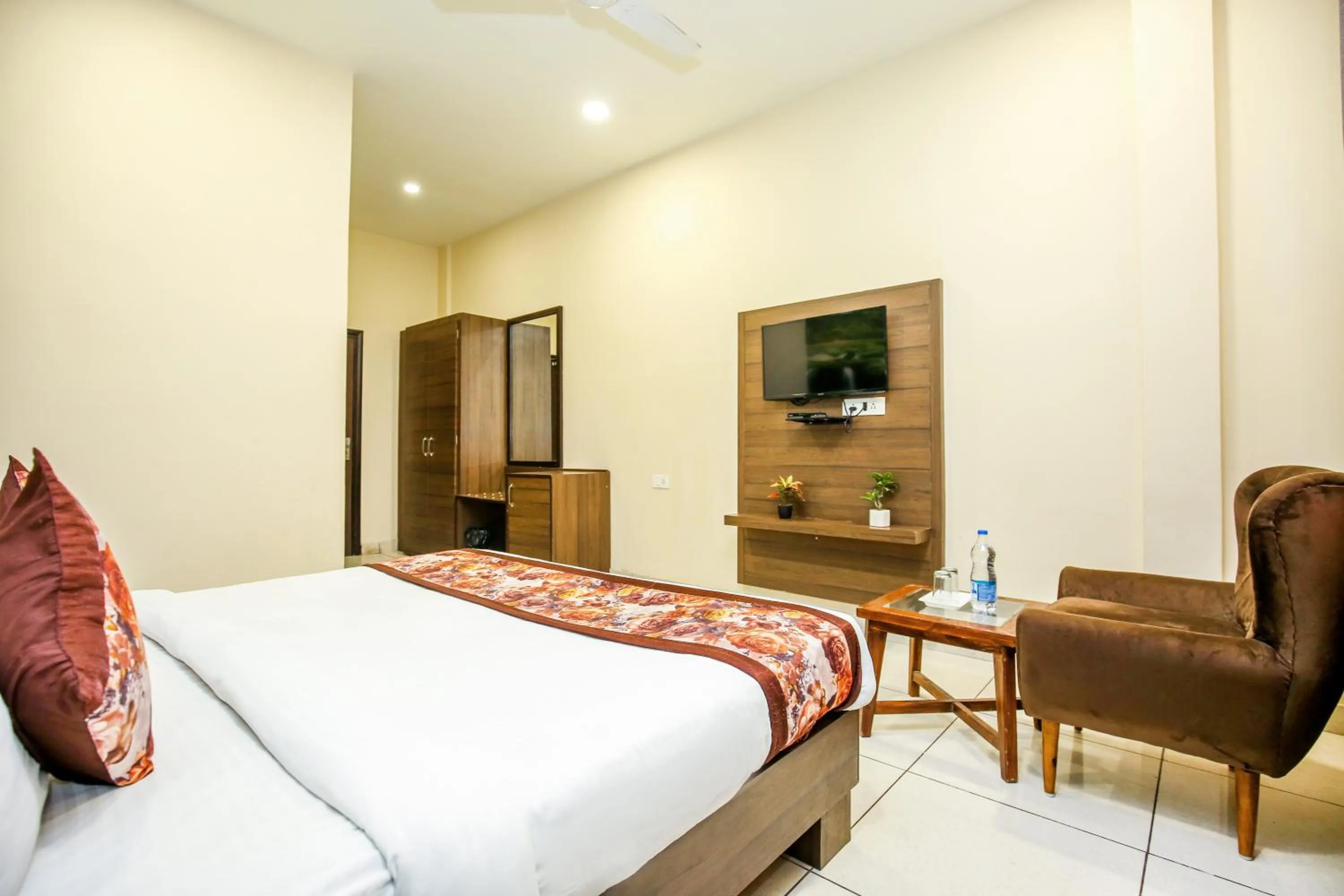 Bed in Hotel Karan Residency - 5 Min Walk From Golden Temple