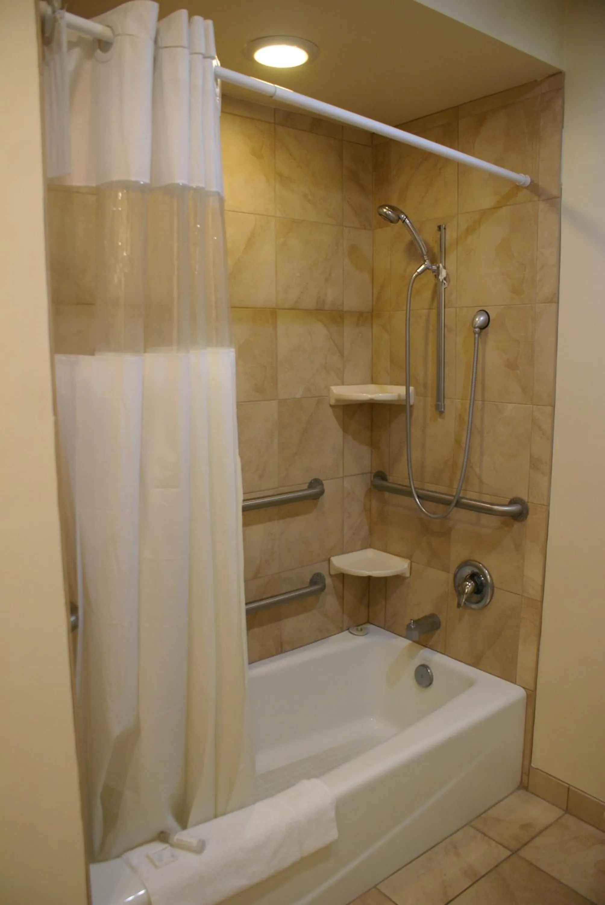 Bathroom in Queens Inn Anaheim