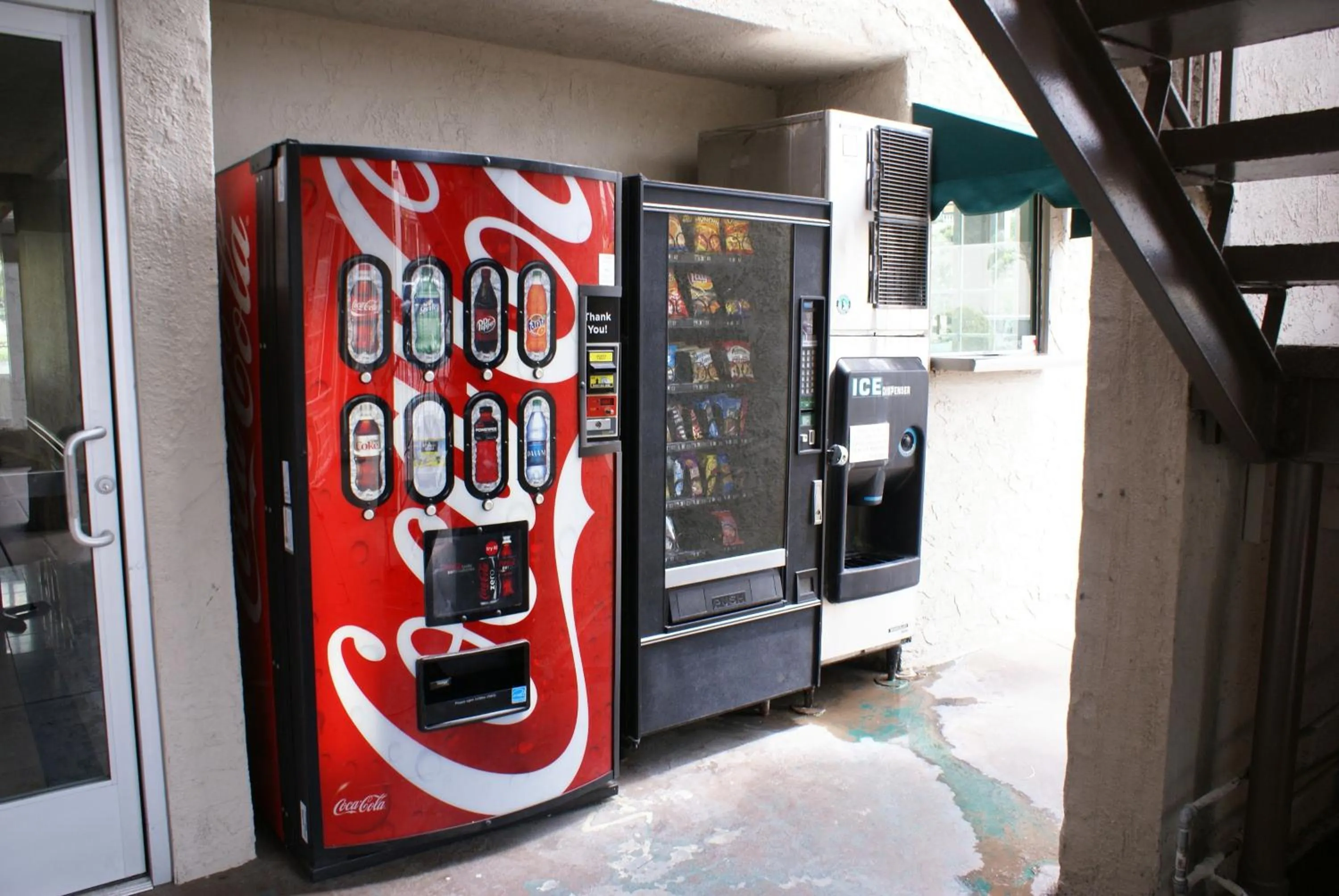 Decorative detail in Queens Inn Anaheim