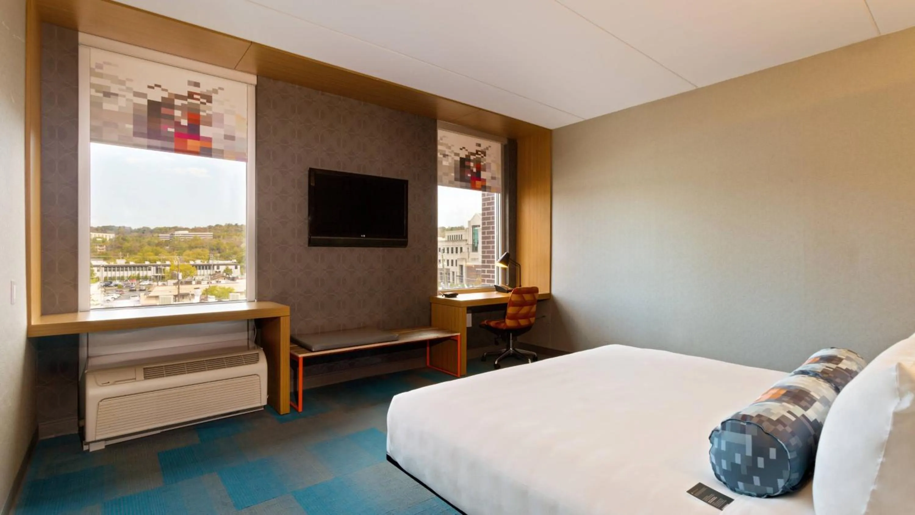 Photo of the whole room, Bed in Aloft Birmingham Soho Square