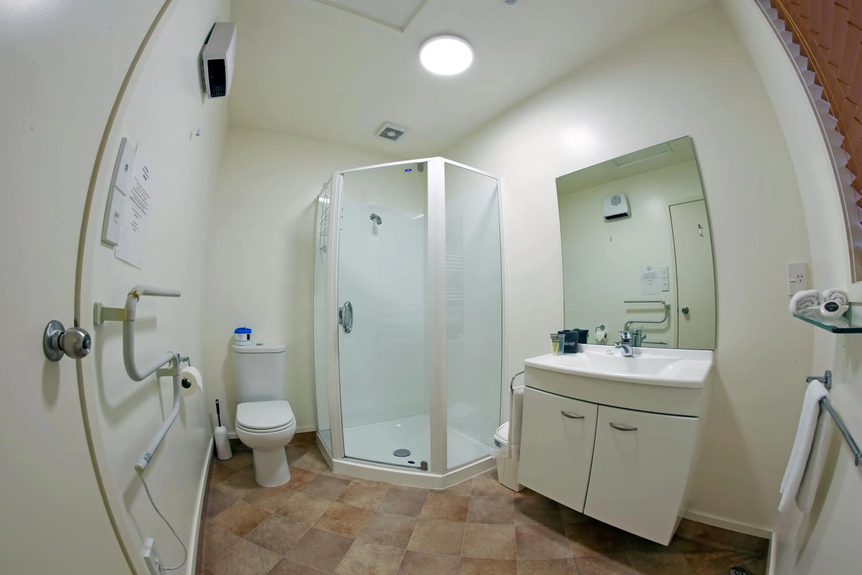 Bathroom in Heritage Court Lodge Oamaru