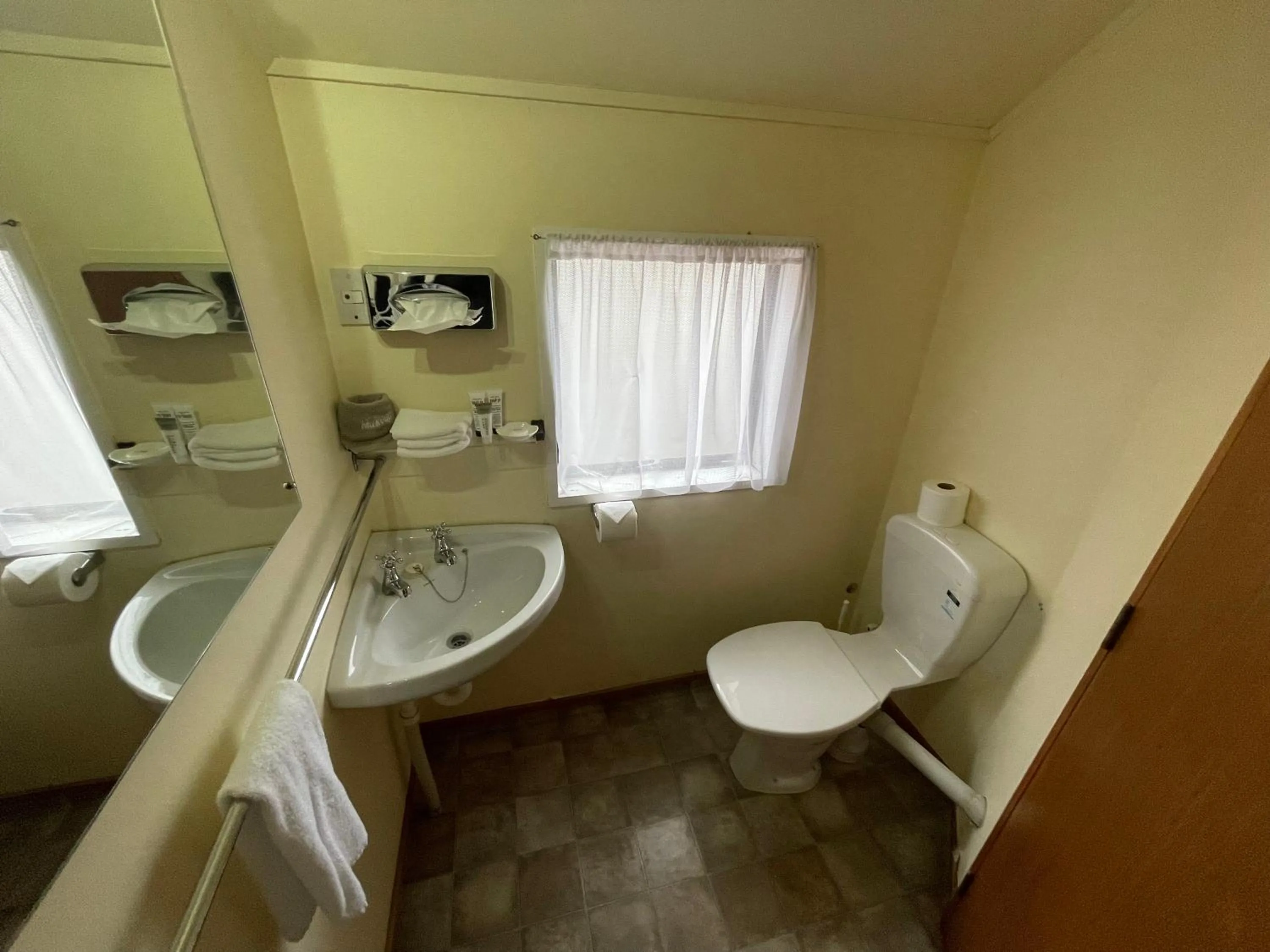 Bathroom in Heritage Court Lodge Oamaru