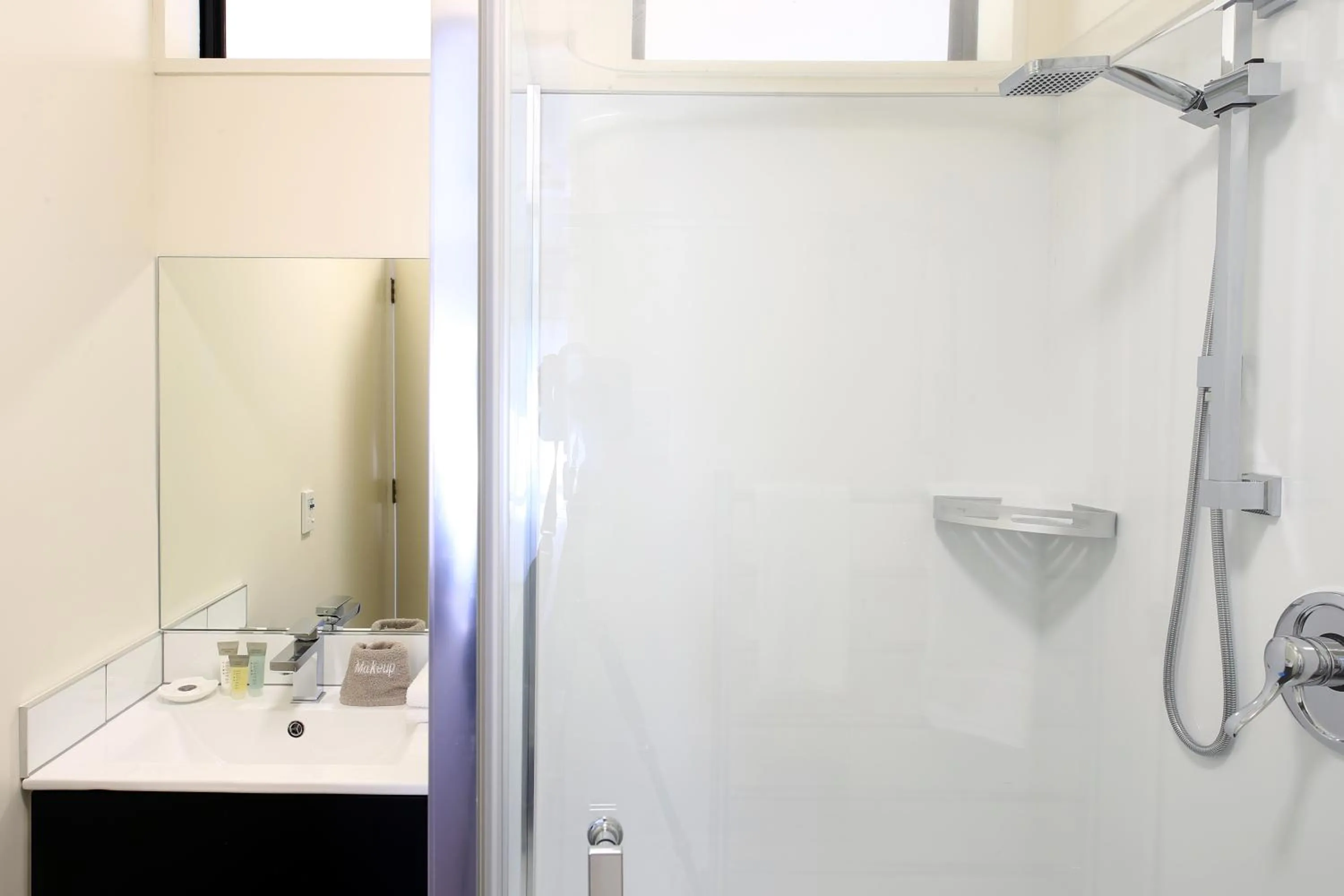 Bathroom in Heritage Court Lodge Oamaru