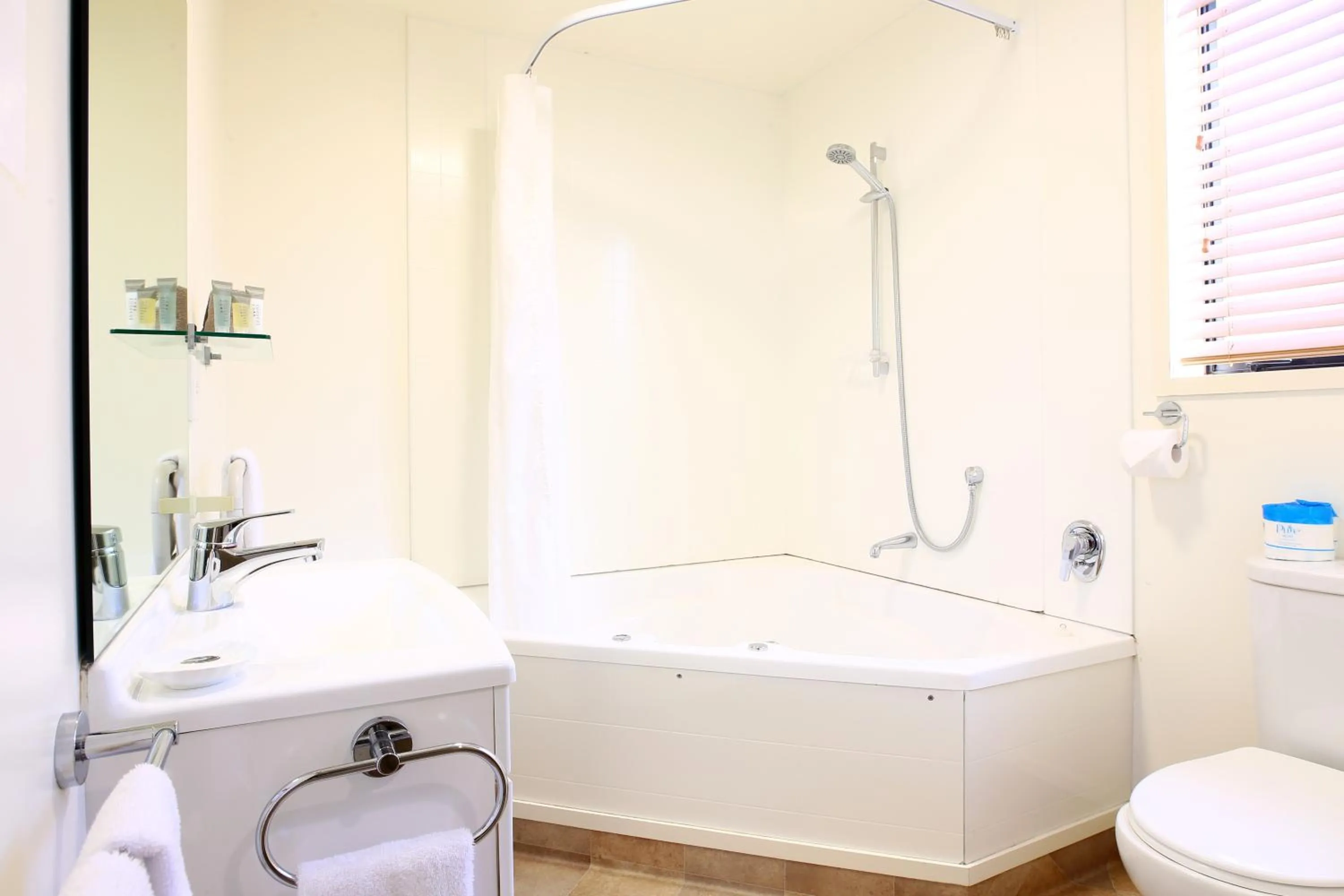 Bathroom in Heritage Court Lodge Oamaru