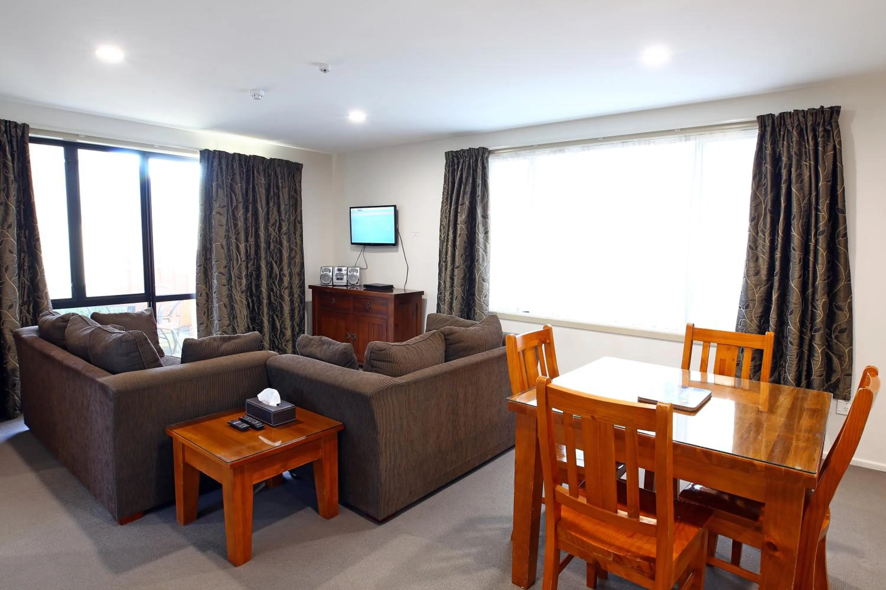 Living room in Heritage Court Lodge Oamaru