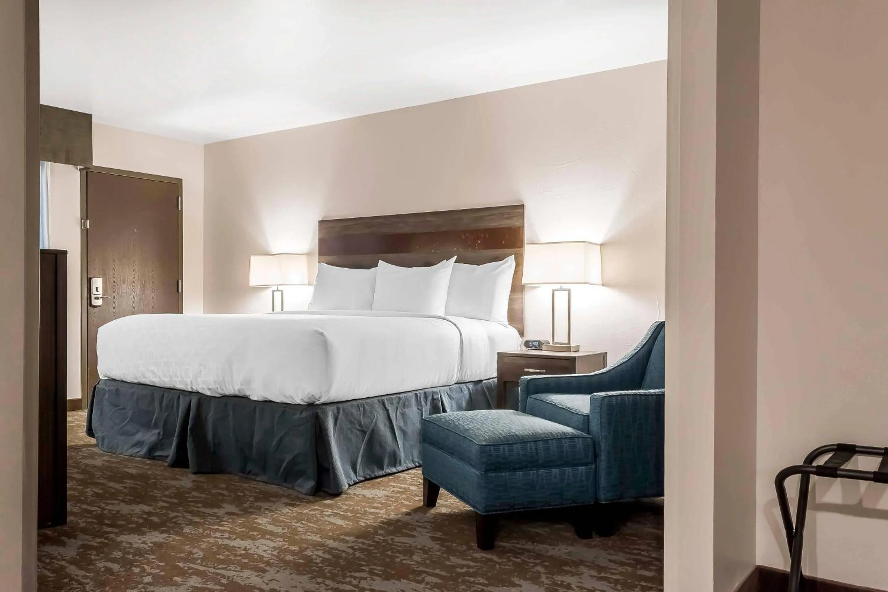 Bedroom, Bed in Copper King Convention Center, an Ascend Collection Hotel