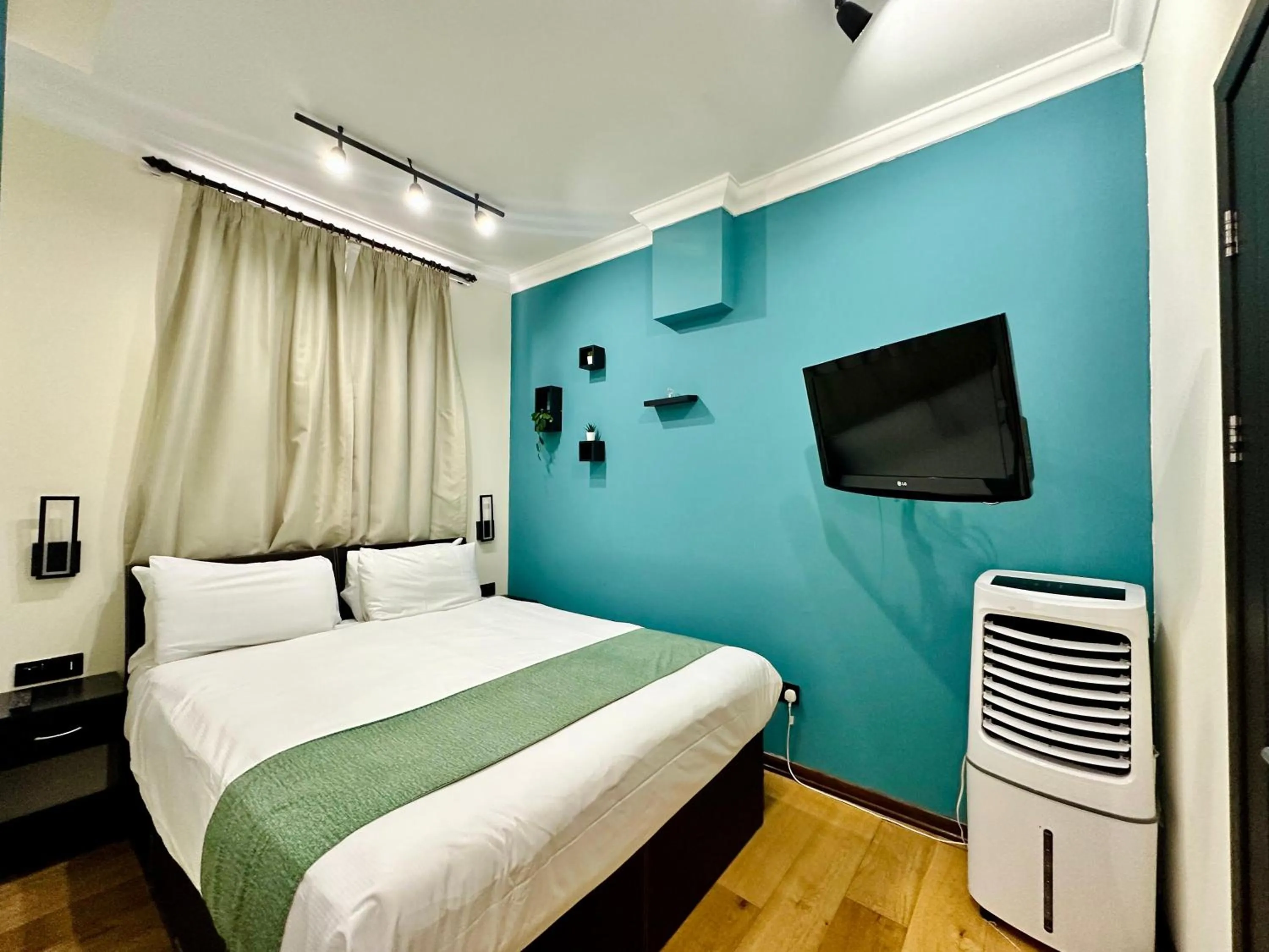 Bed in The Royale Chulan Hyde Park Hotel