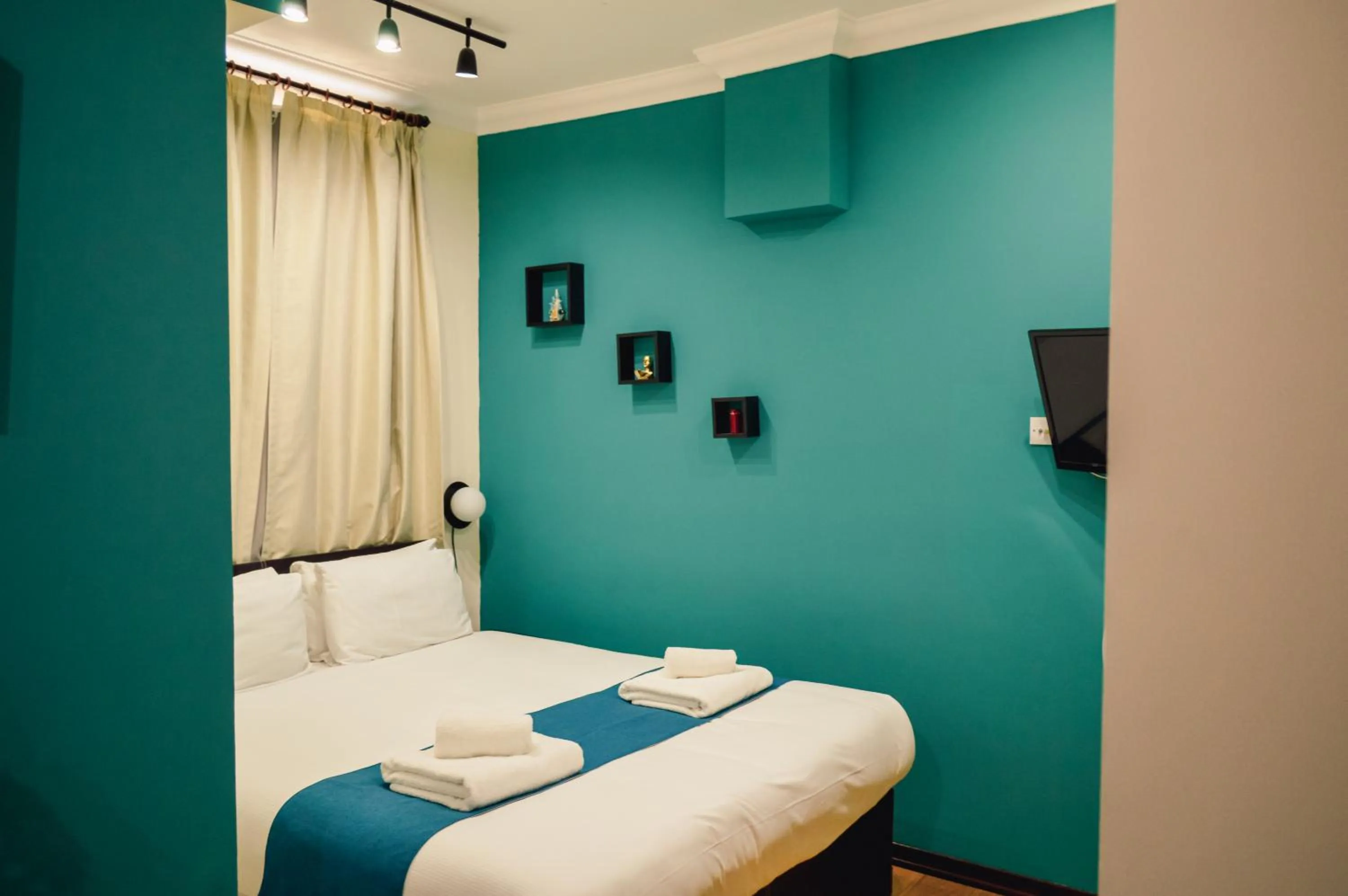 Bed in The Royale Chulan Hyde Park Hotel