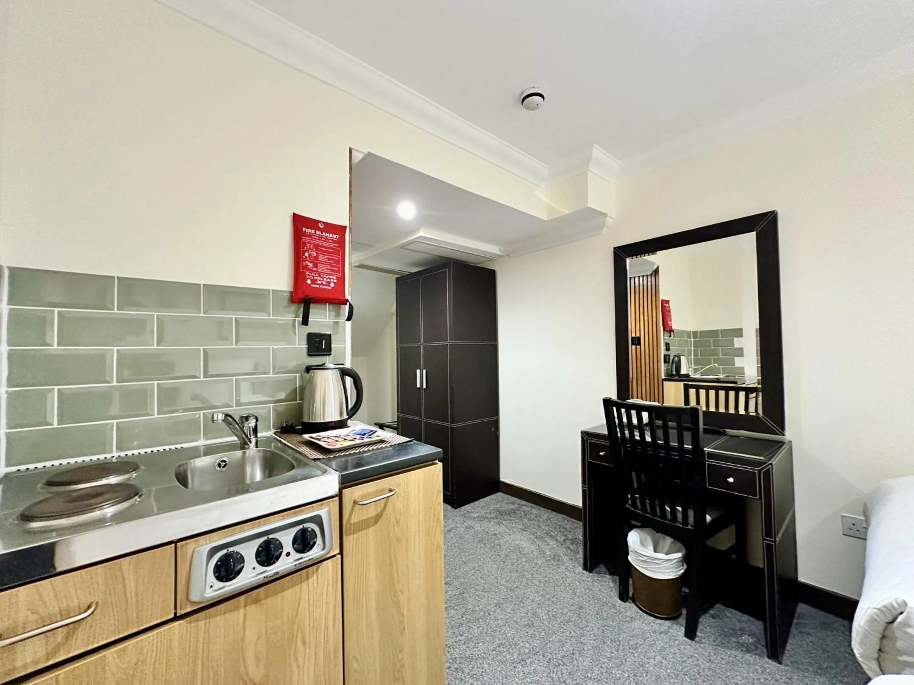 Kitchen or kitchenette in The Royale Chulan Hyde Park Hotel