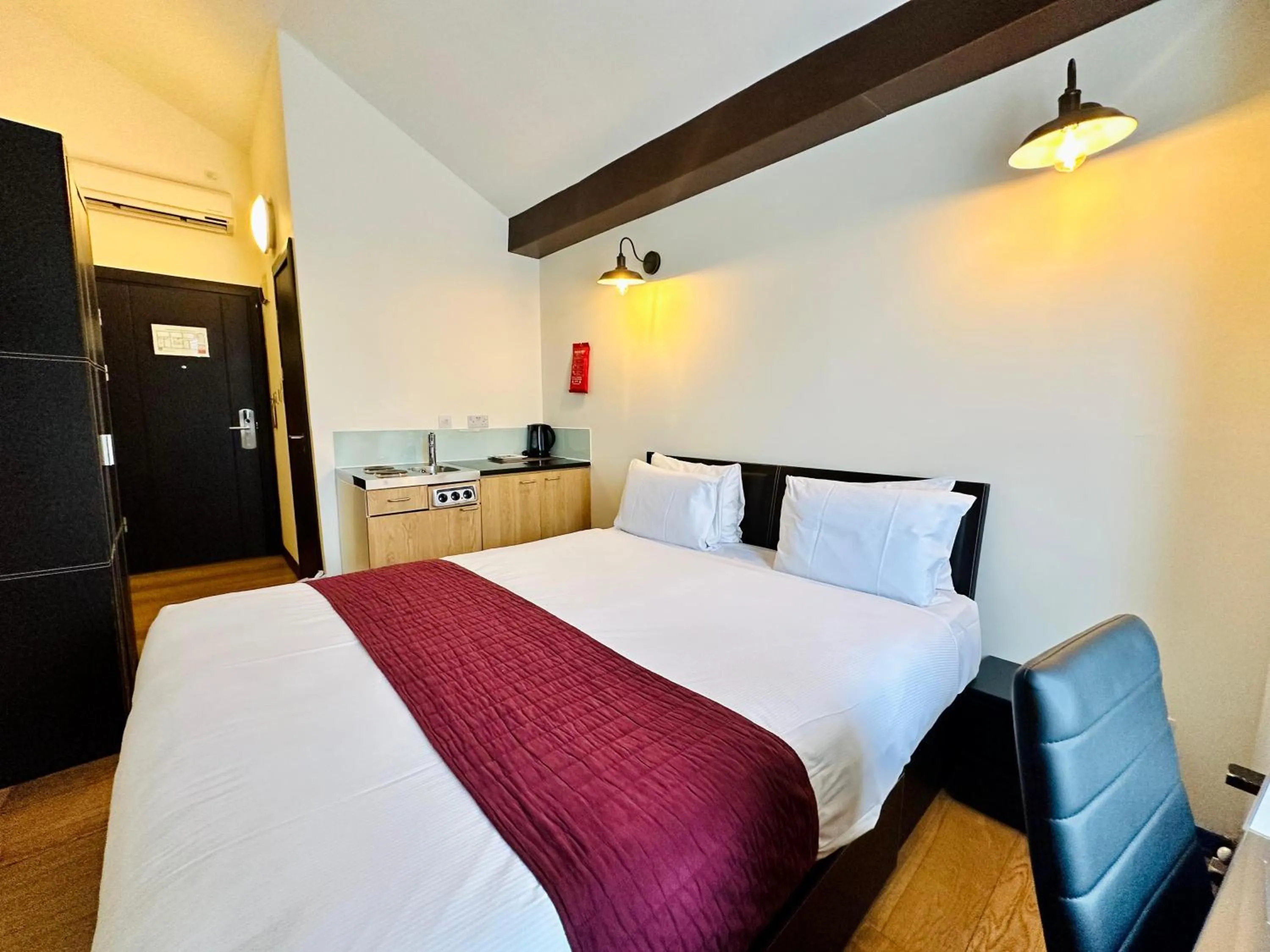 Bedroom, Bed in The Royale Chulan Hyde Park Hotel