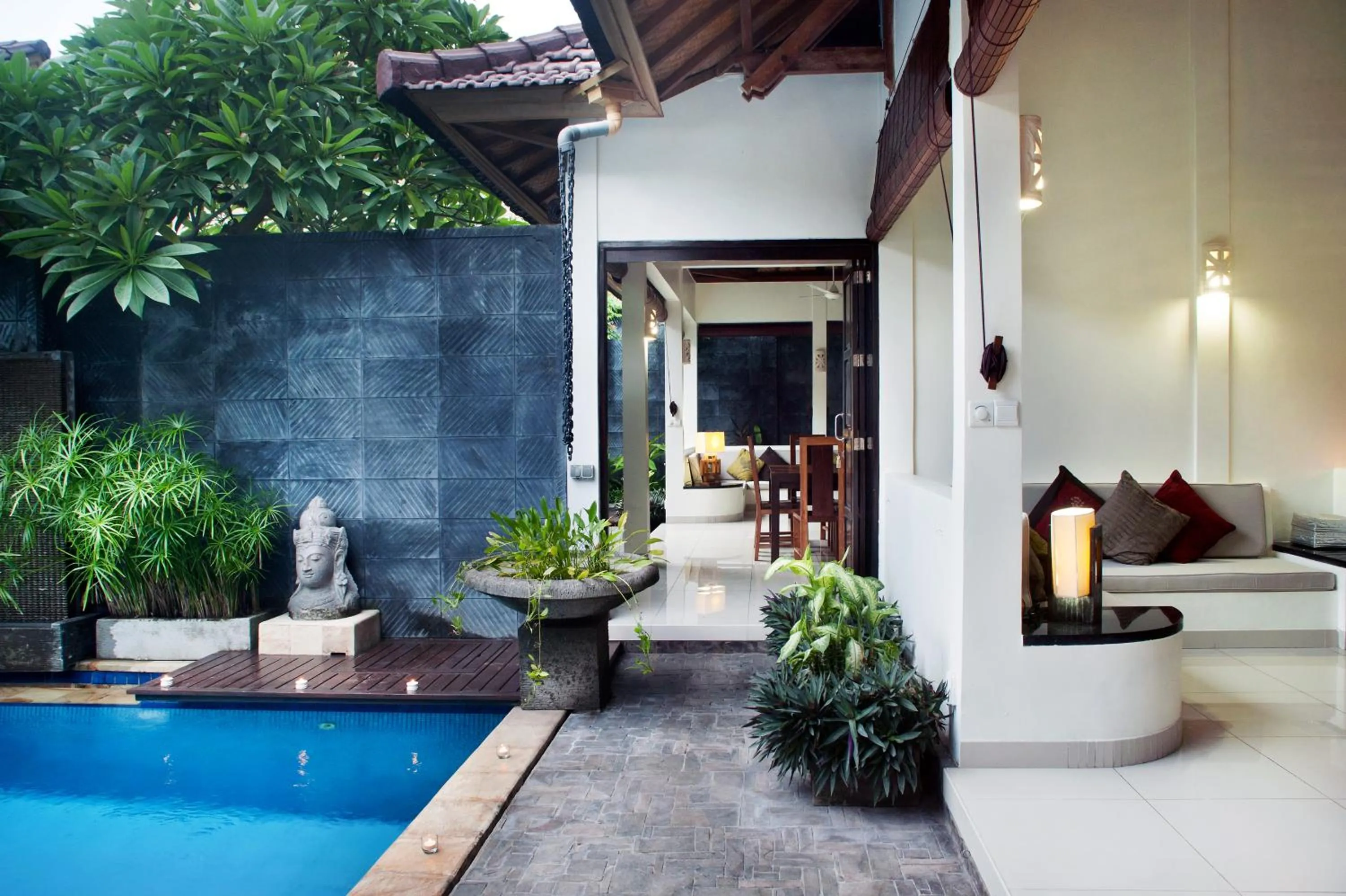 Swimming pool in Villa Teman