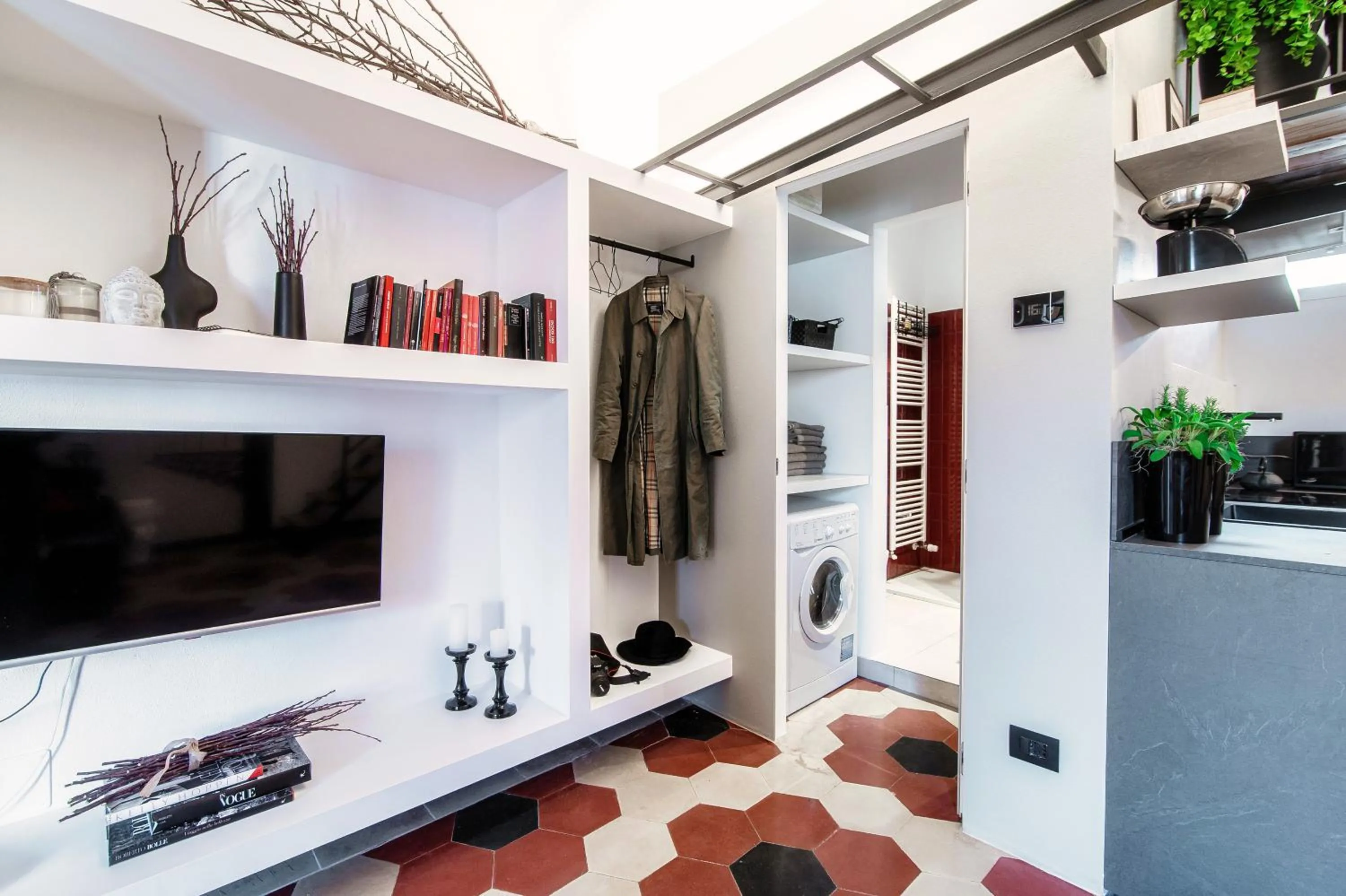 TV and multimedia in La Casa Dei Viaggiatori by "The House Of Travelers"