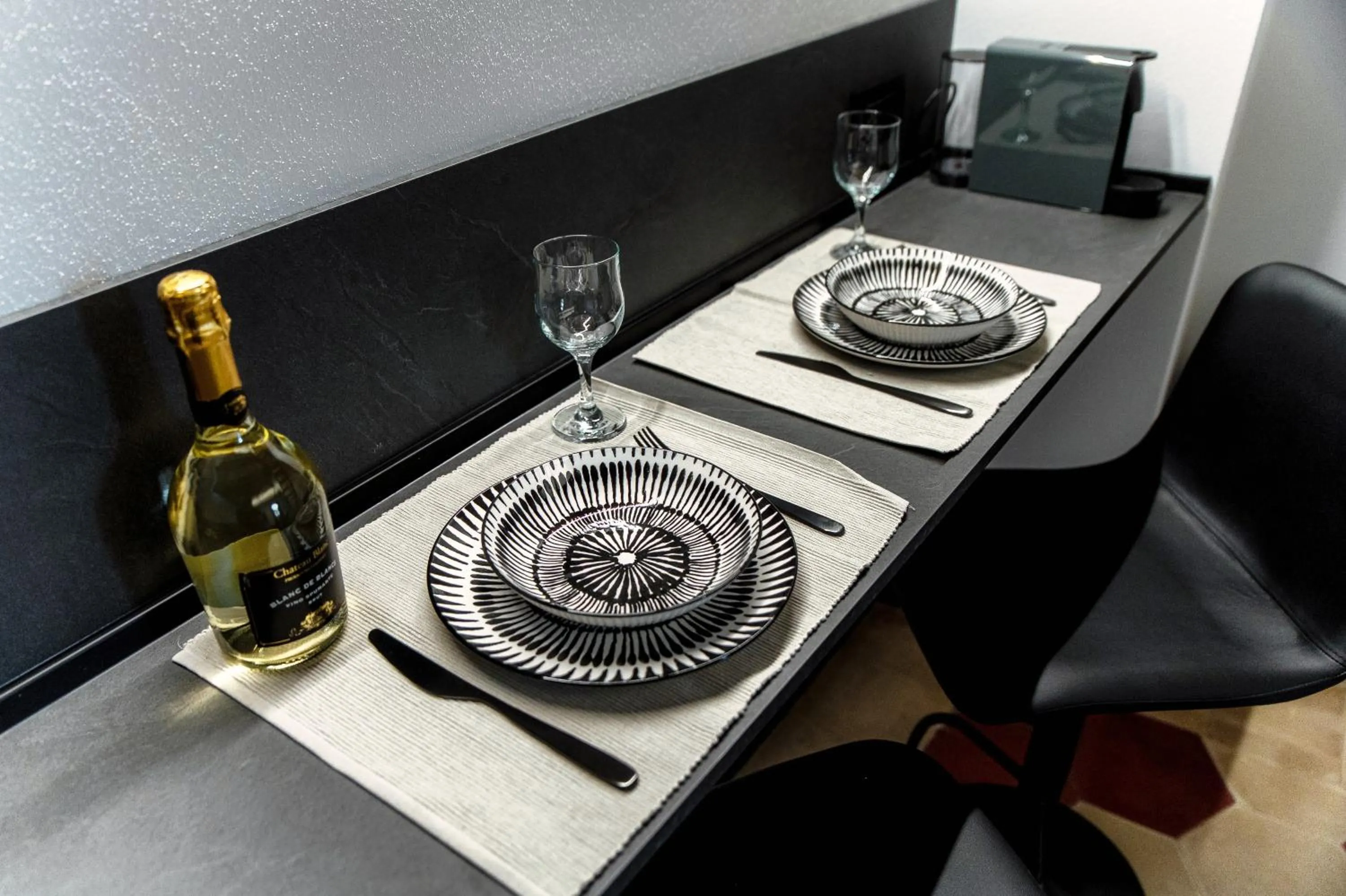 Dining area in La Casa Dei Viaggiatori by "The House Of Travelers"