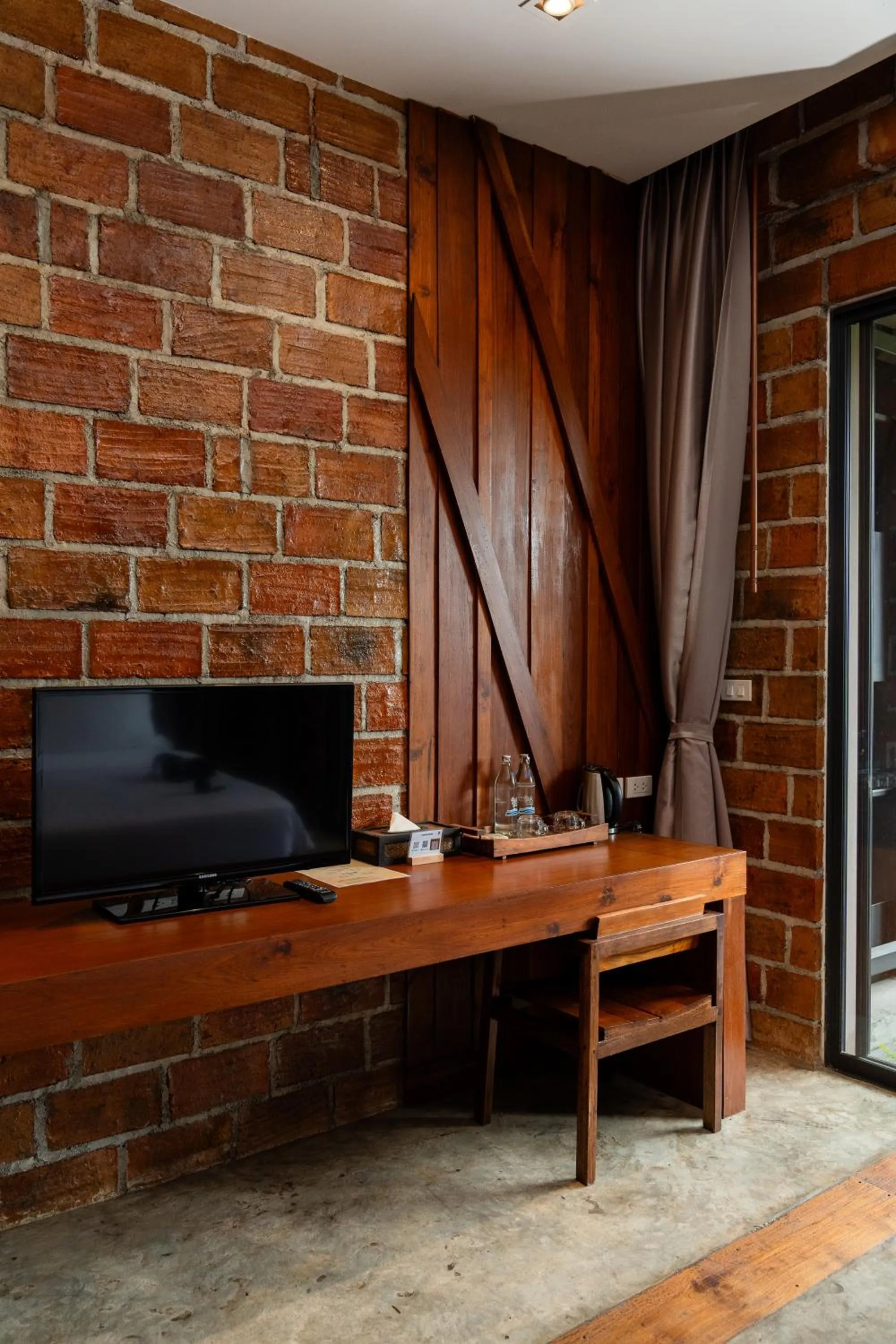 TV and multimedia in Puripai Villa Wellness & Retreat