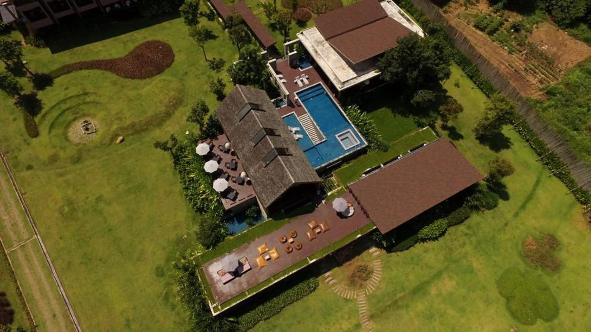 Restaurant/places to eat in Puripai Villa Wellness & Retreat