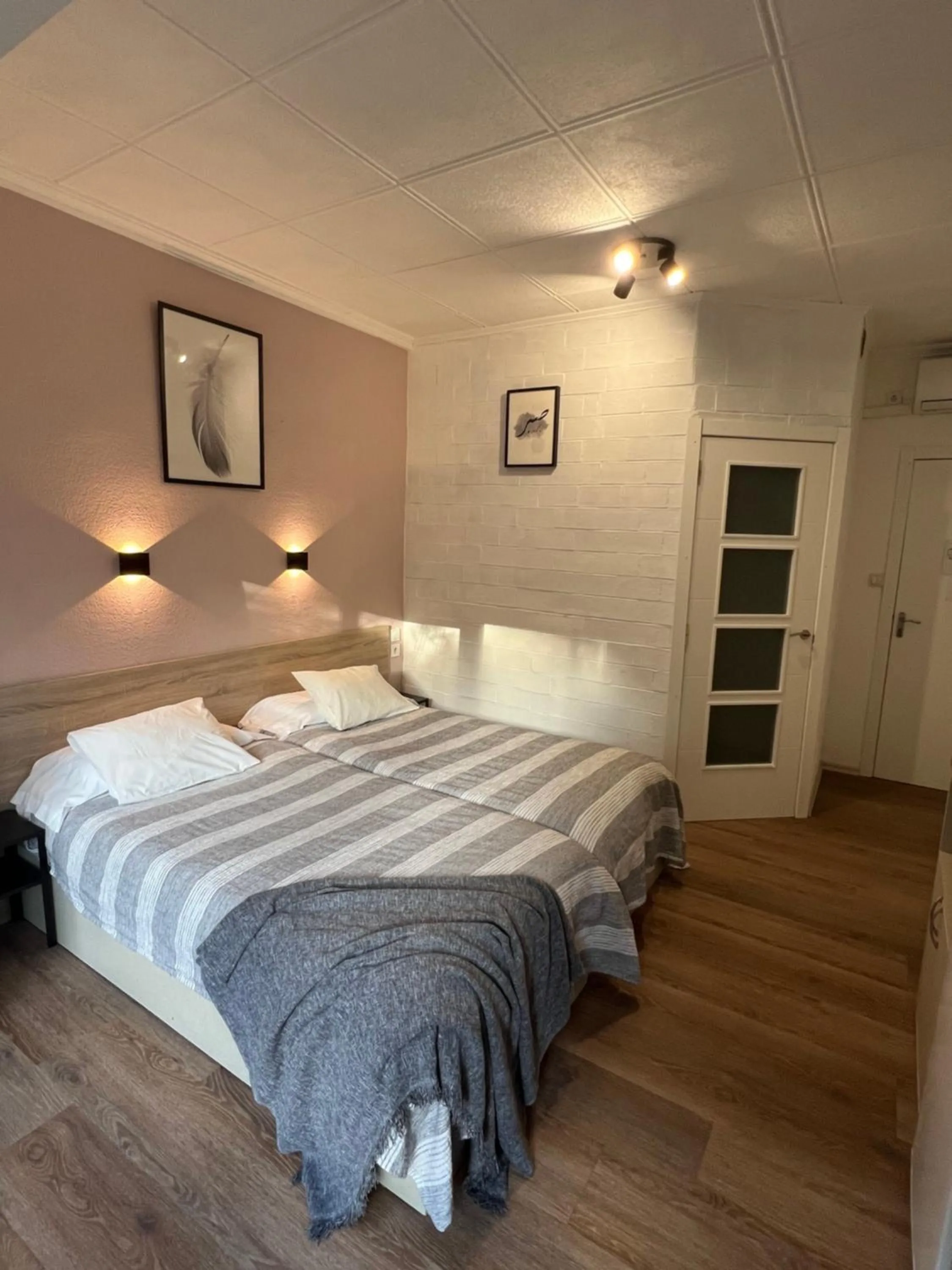 Photo of the whole room, Bed in Casa Durán Alicante