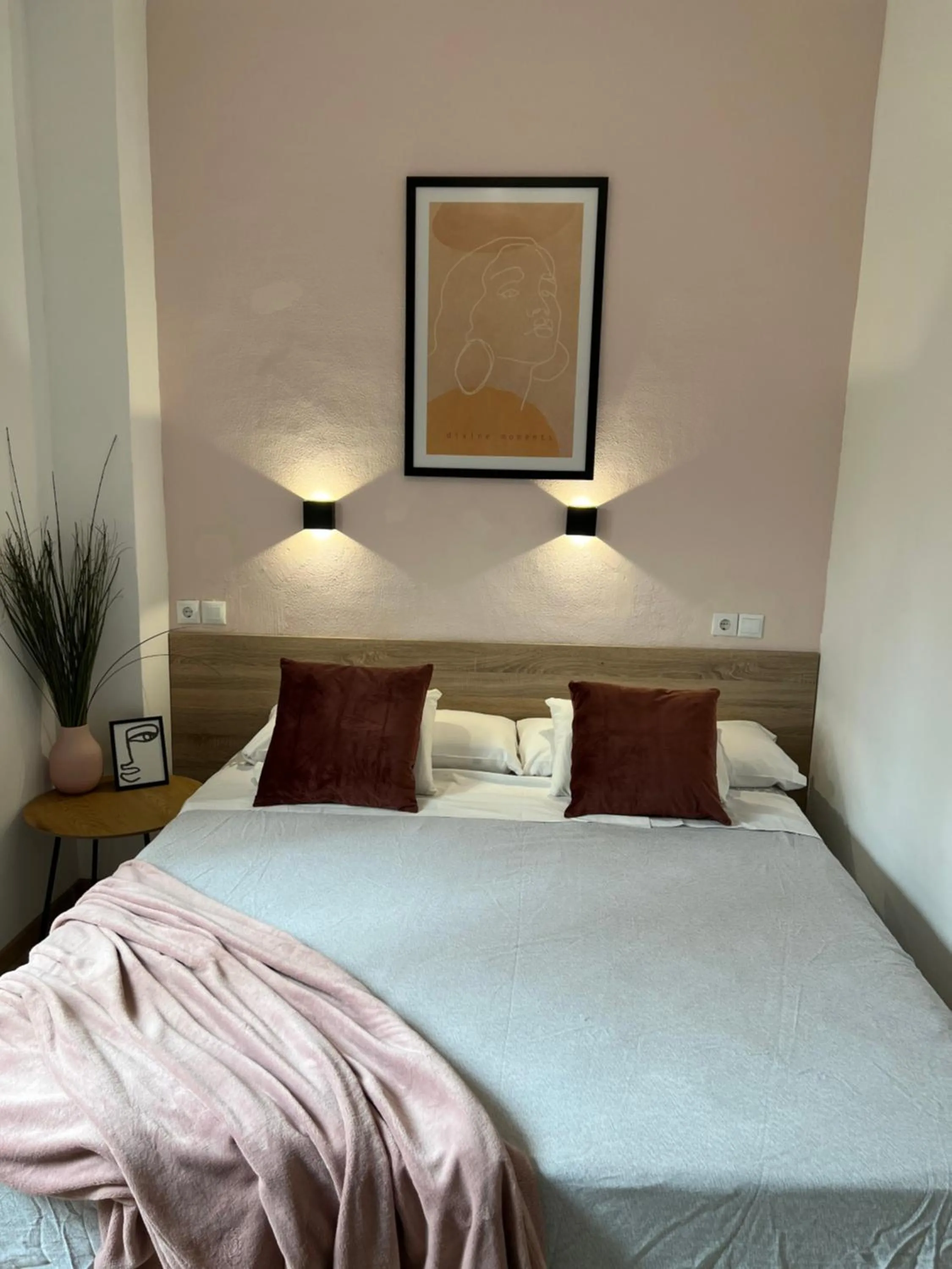 Photo of the whole room, Bed in Casa Durán Alicante