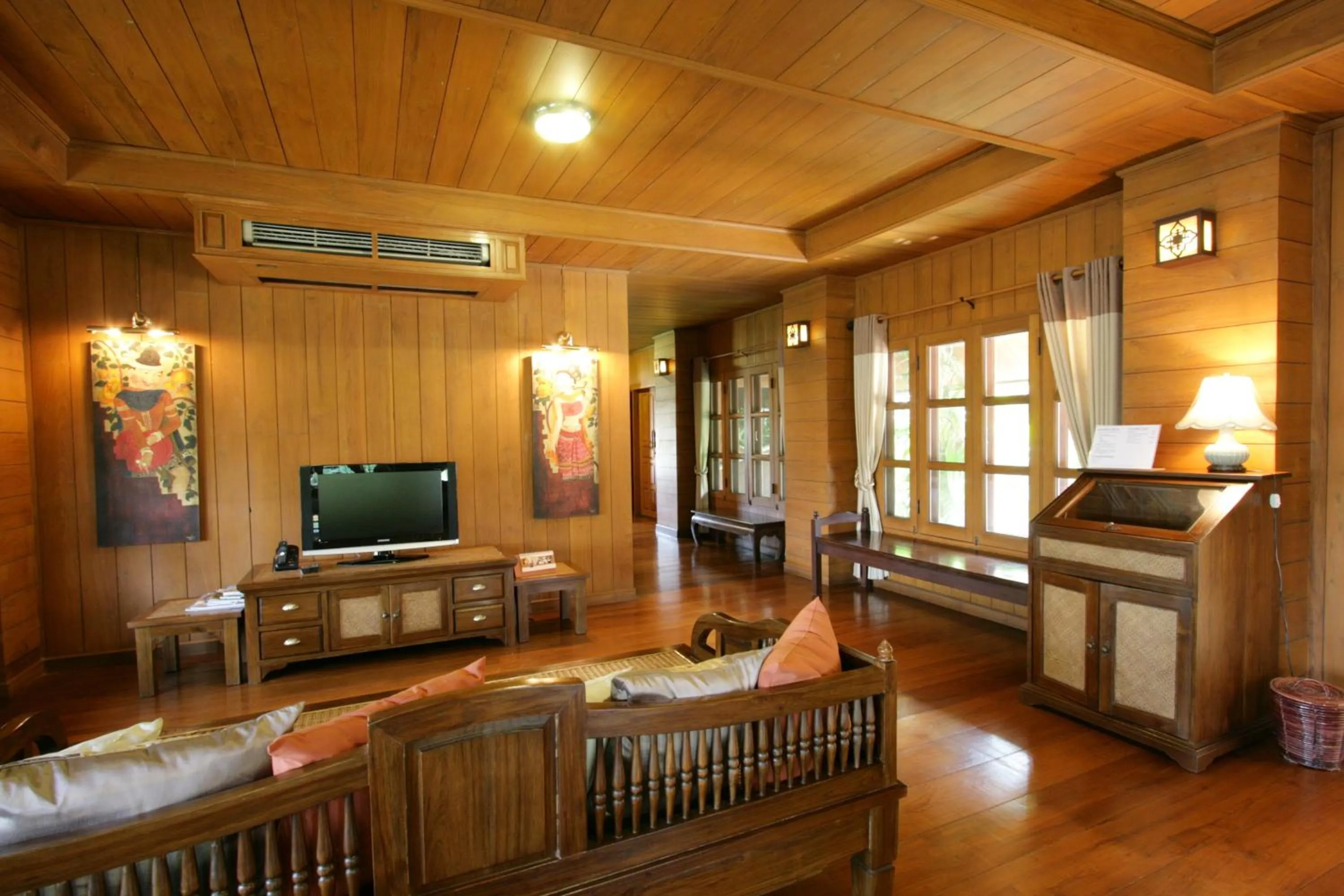 TV and multimedia in Ruen Come In