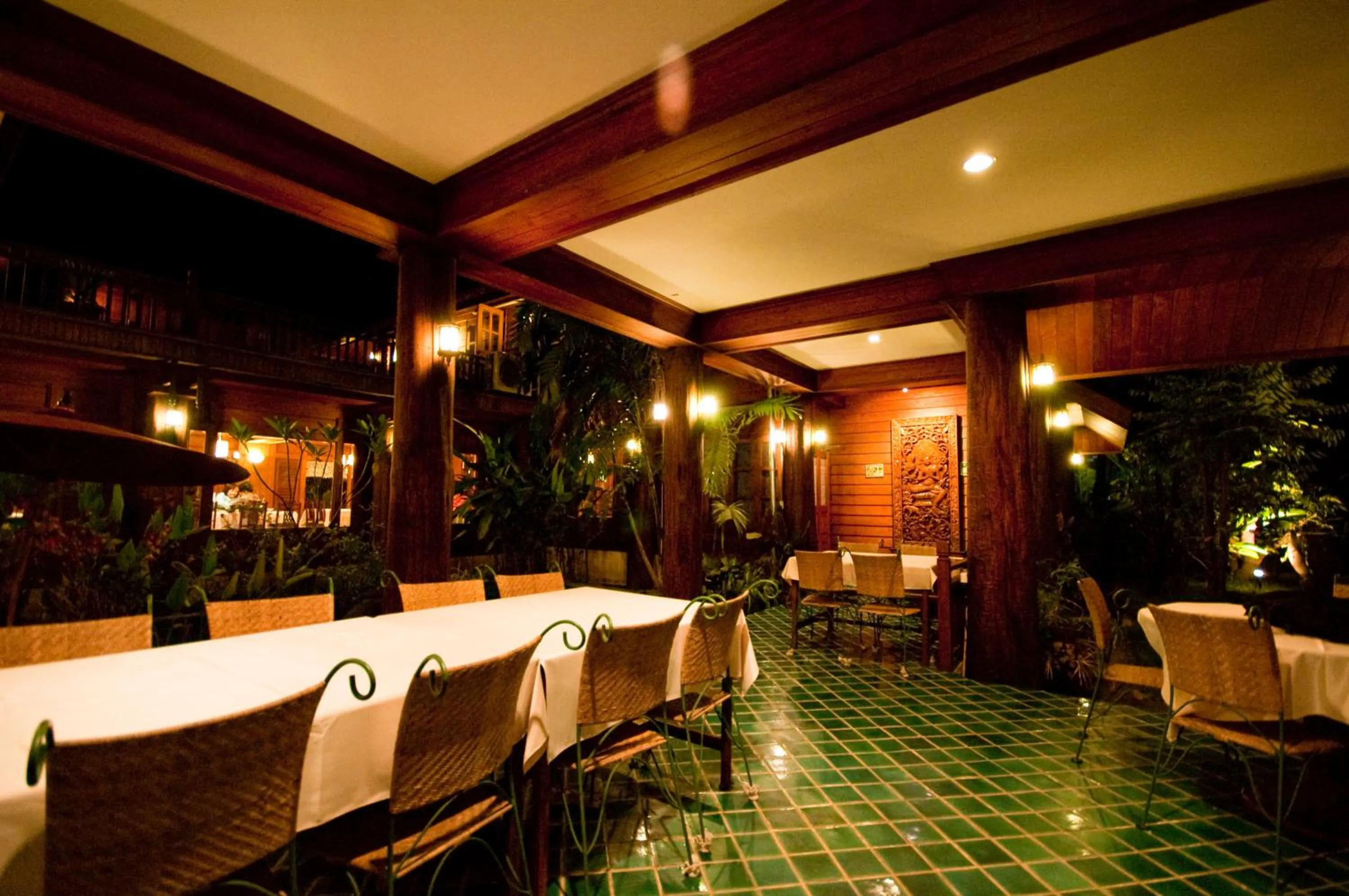 Restaurant/places to eat in Ruen Come In