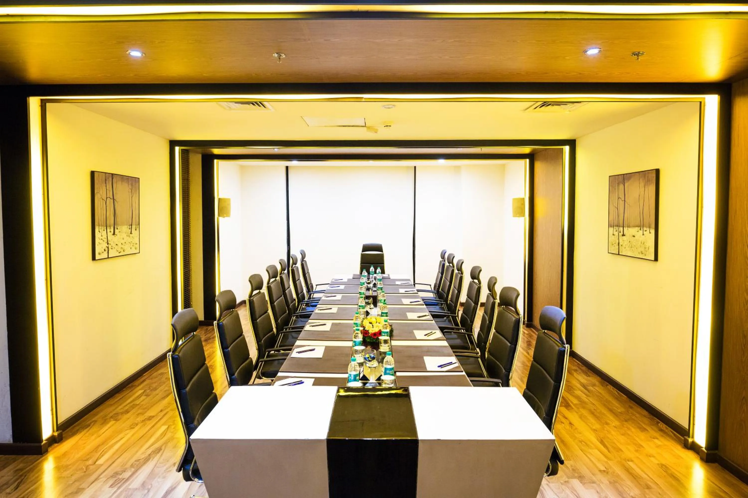 Food and drinks in Flora Airport Hotel and Convention Centre Kochi