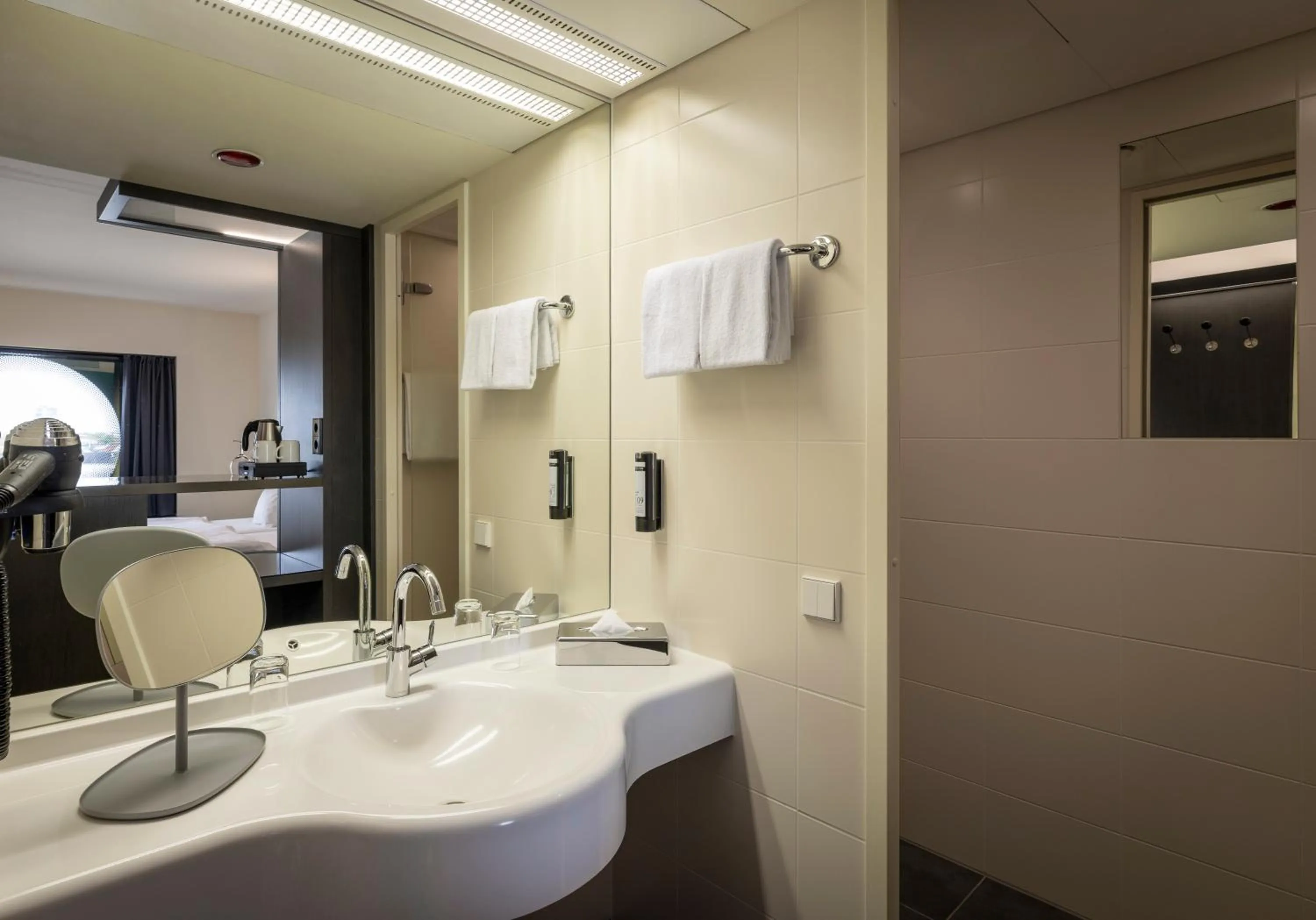 Bathroom in ARCOTEL Onyx Hamburg