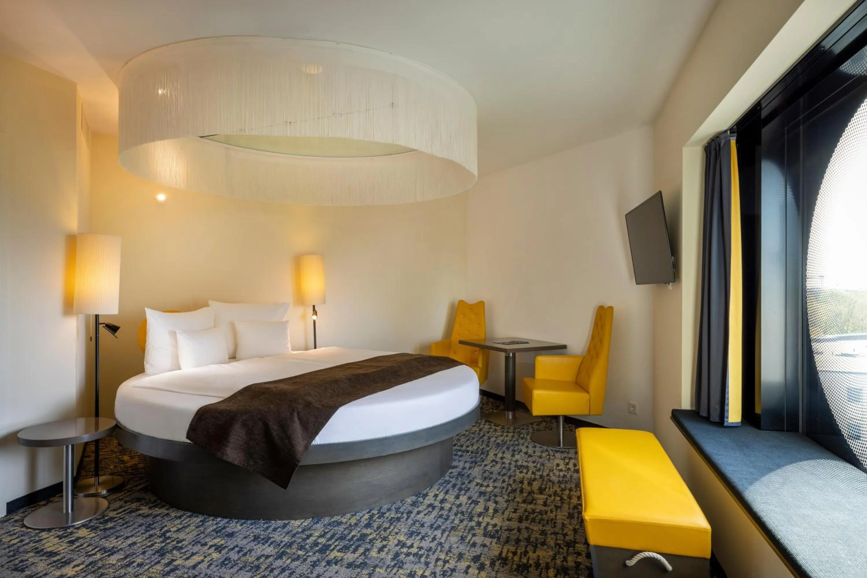 TV and multimedia, Bed in ARCOTEL Onyx Hamburg