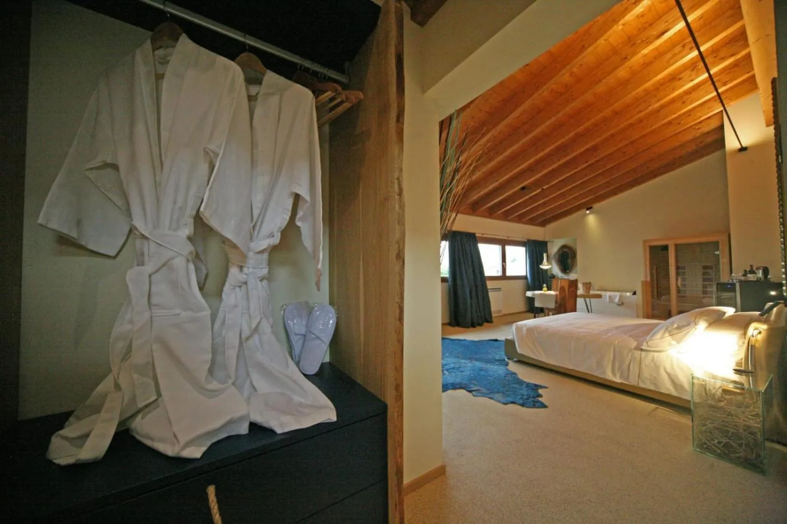 wardrobe, Bed in Locanda Sensi
