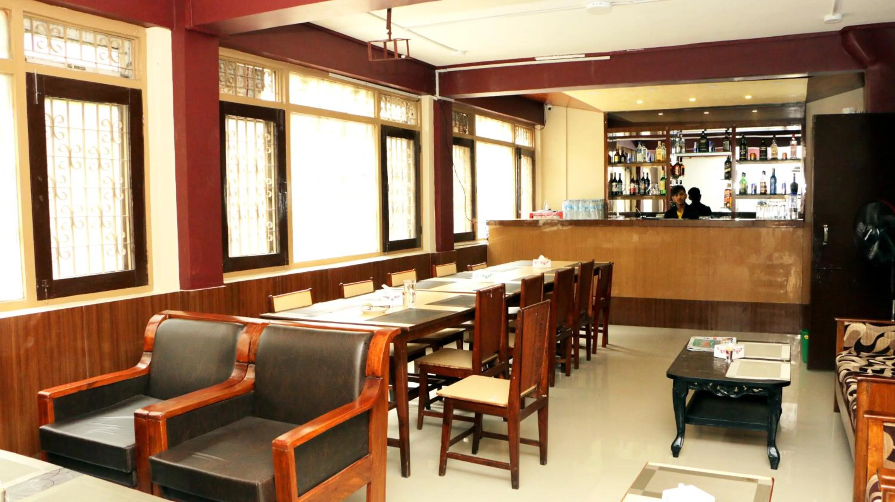 Restaurant/places to eat in Hotel Lapha