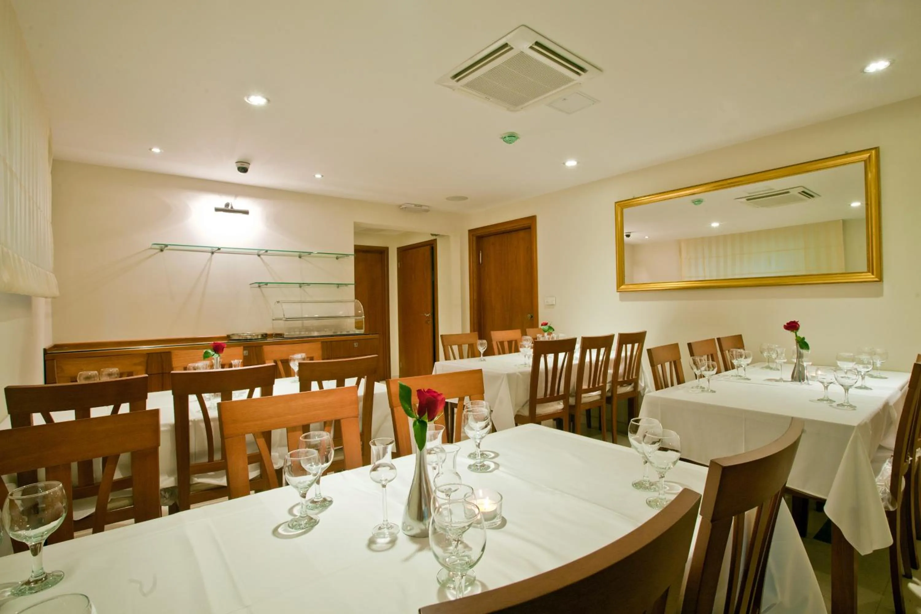 Restaurant/places to eat in Hotel Croatia