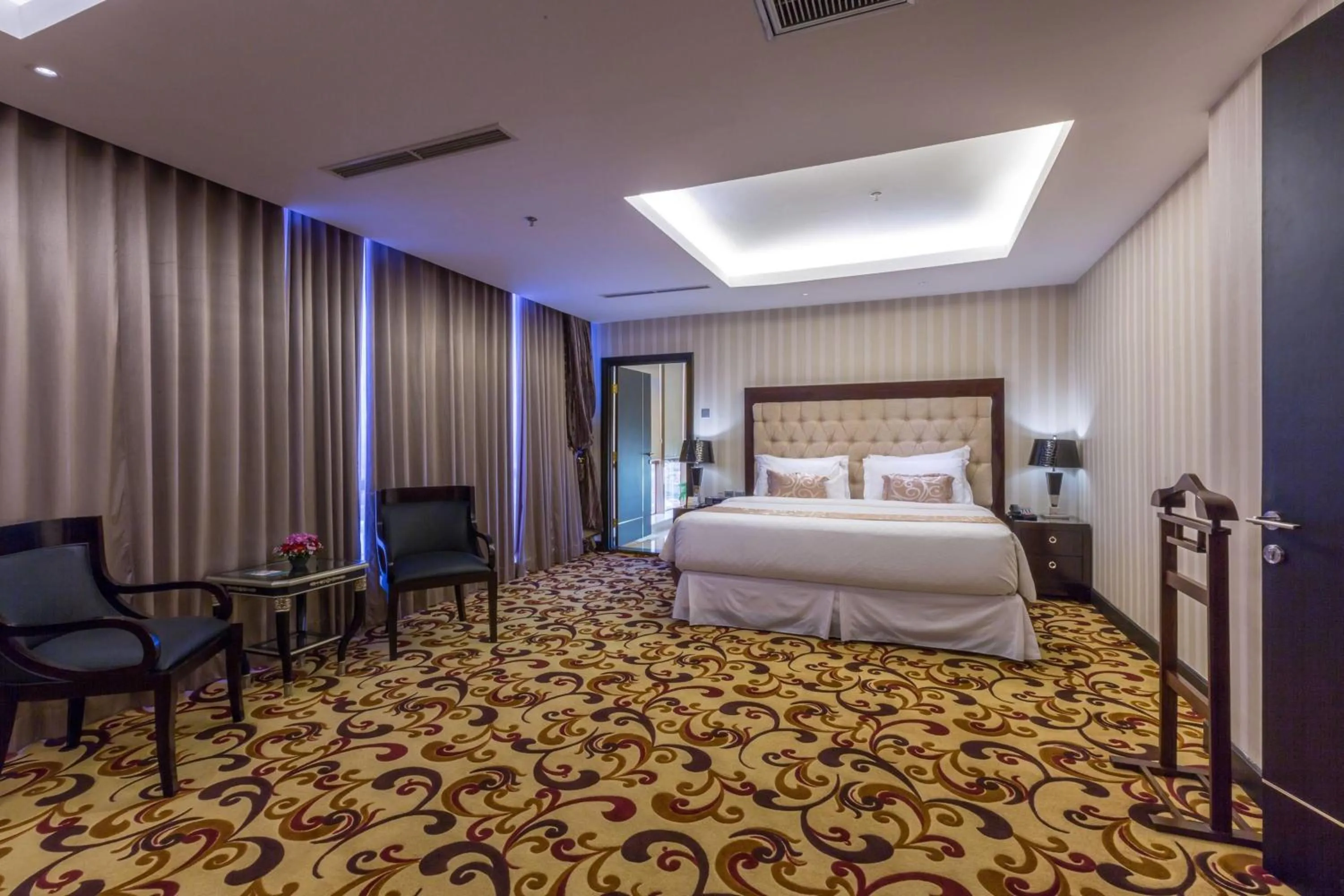 Photo of the whole room, Bed in Wyndham Surabaya