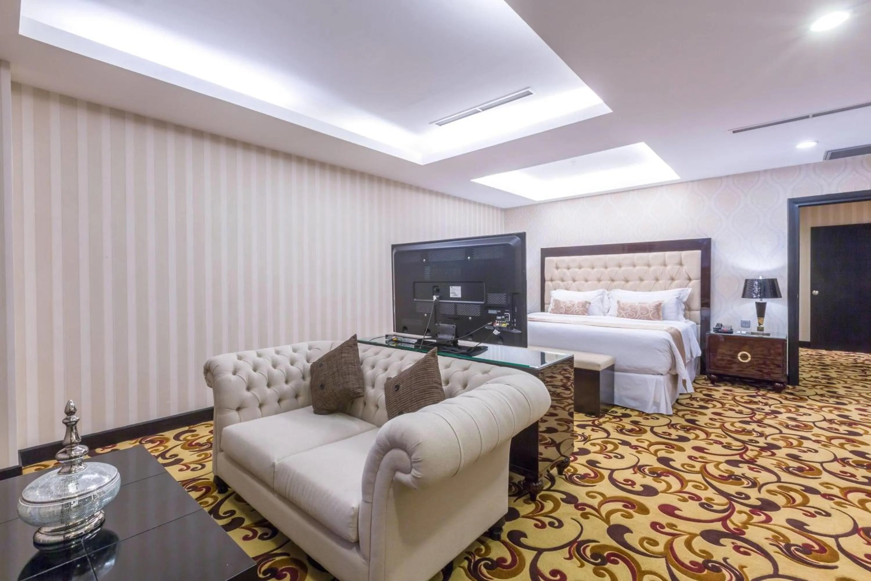 Photo of the whole room, Bed in Wyndham Surabaya