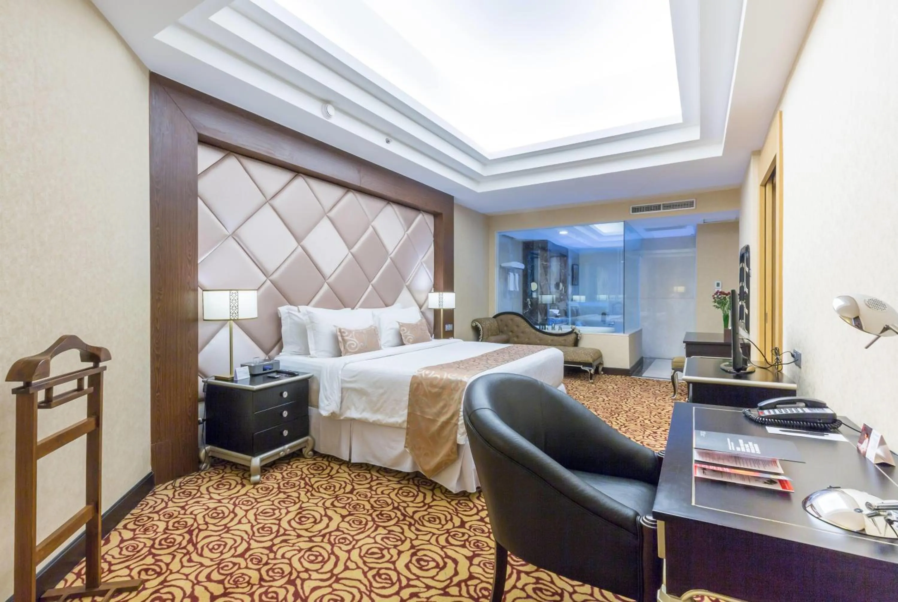 Photo of the whole room, Bed in Wyndham Surabaya