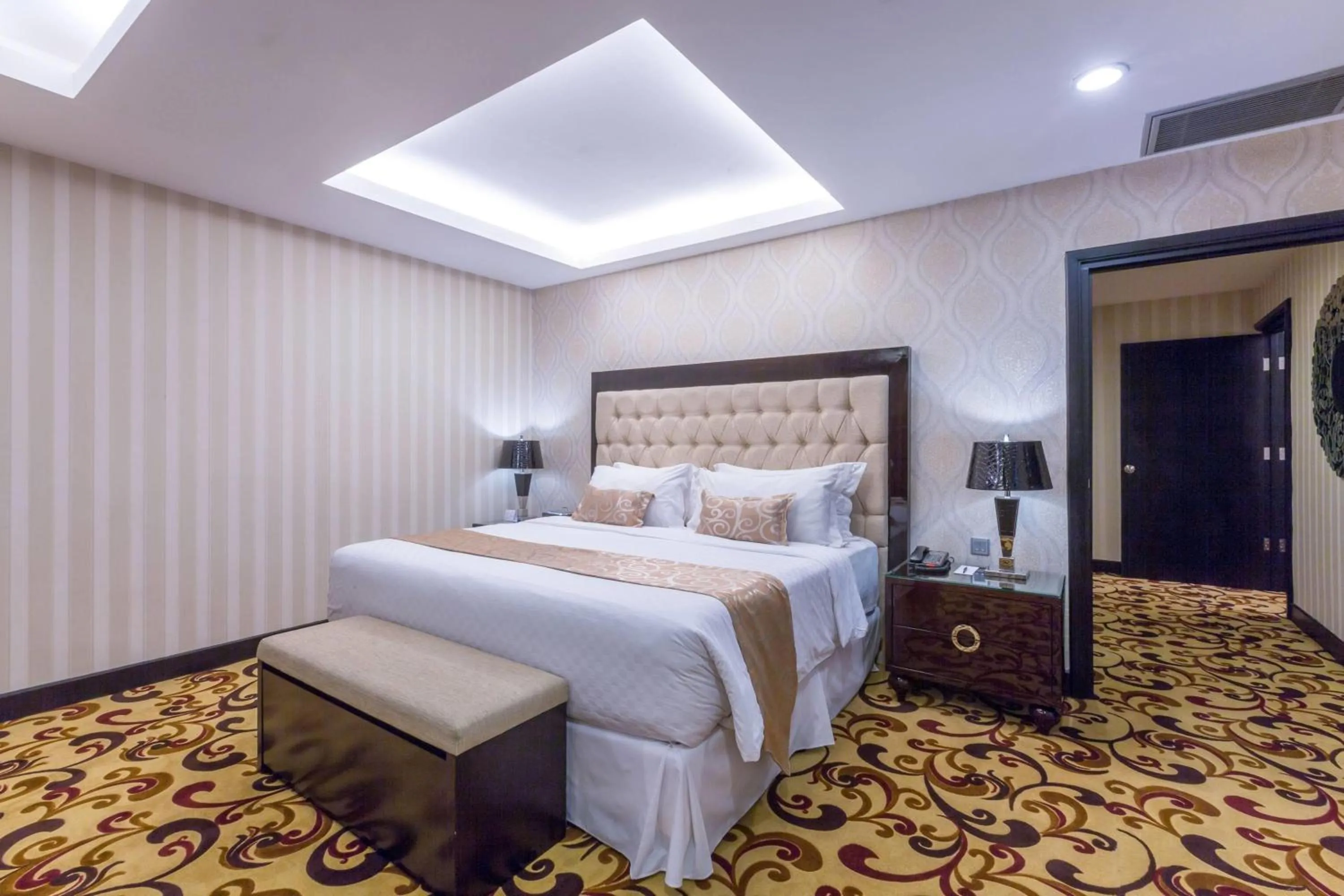 Photo of the whole room, Bed in Wyndham Surabaya