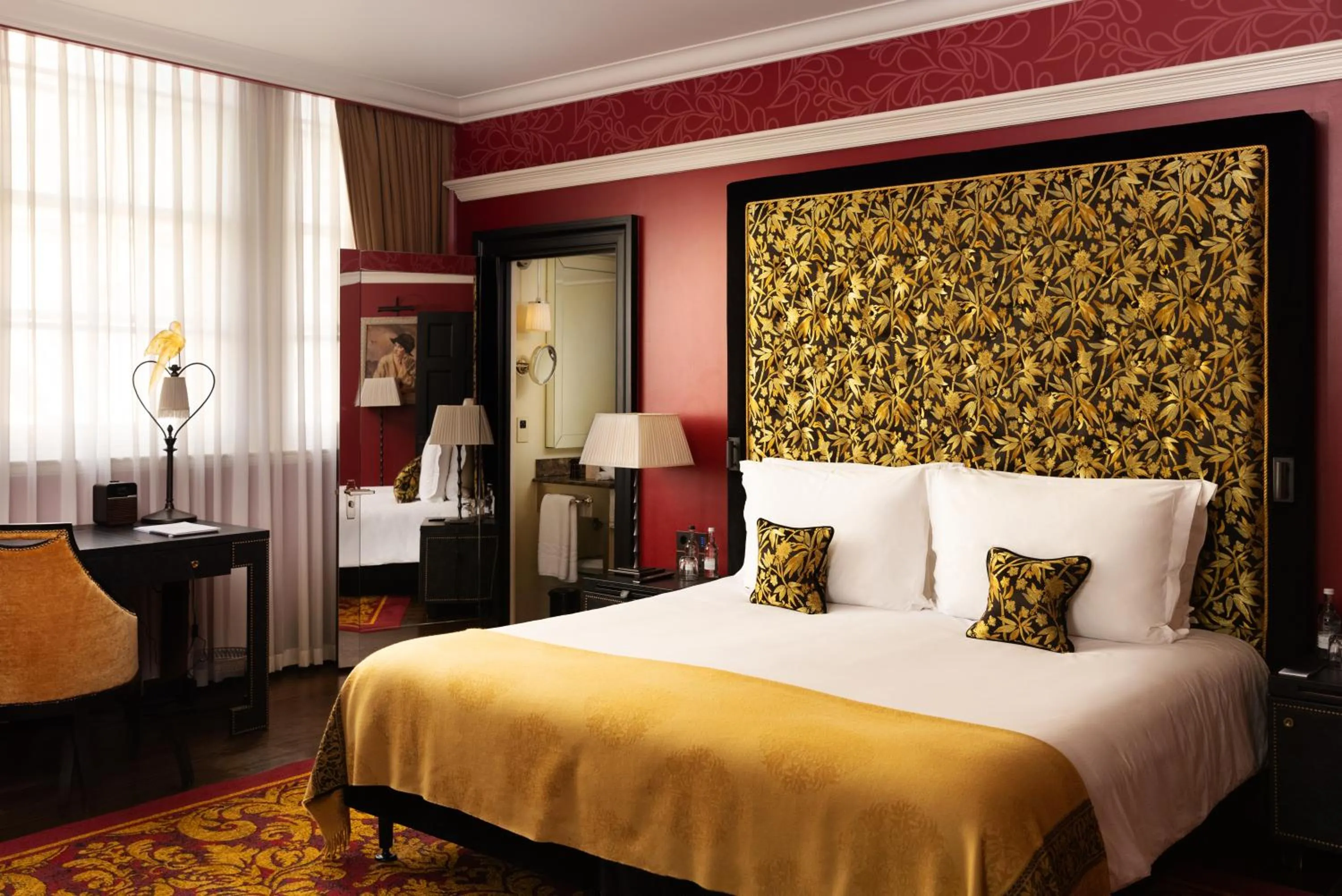 Bed in L'oscar London