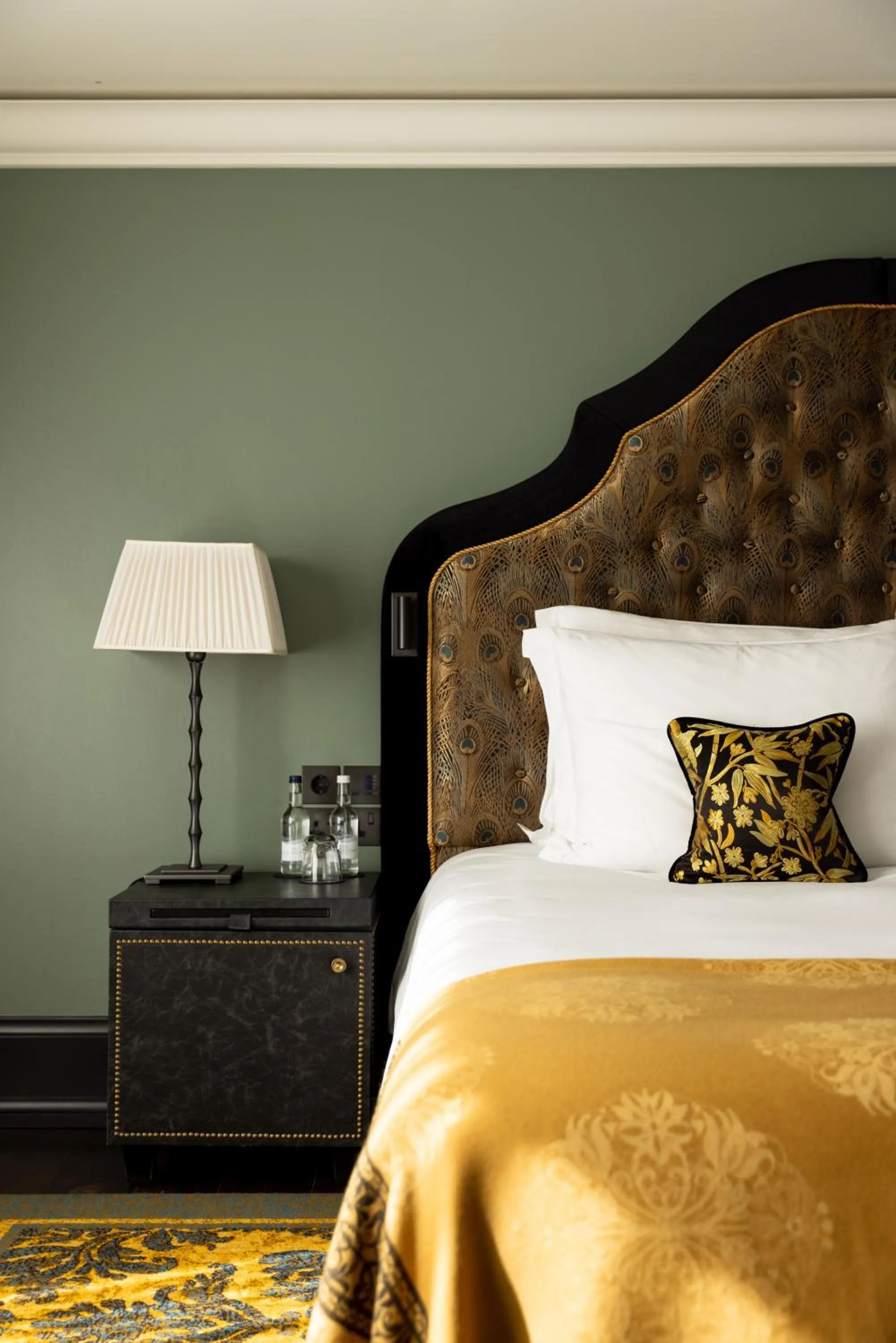 Bed in L'oscar London