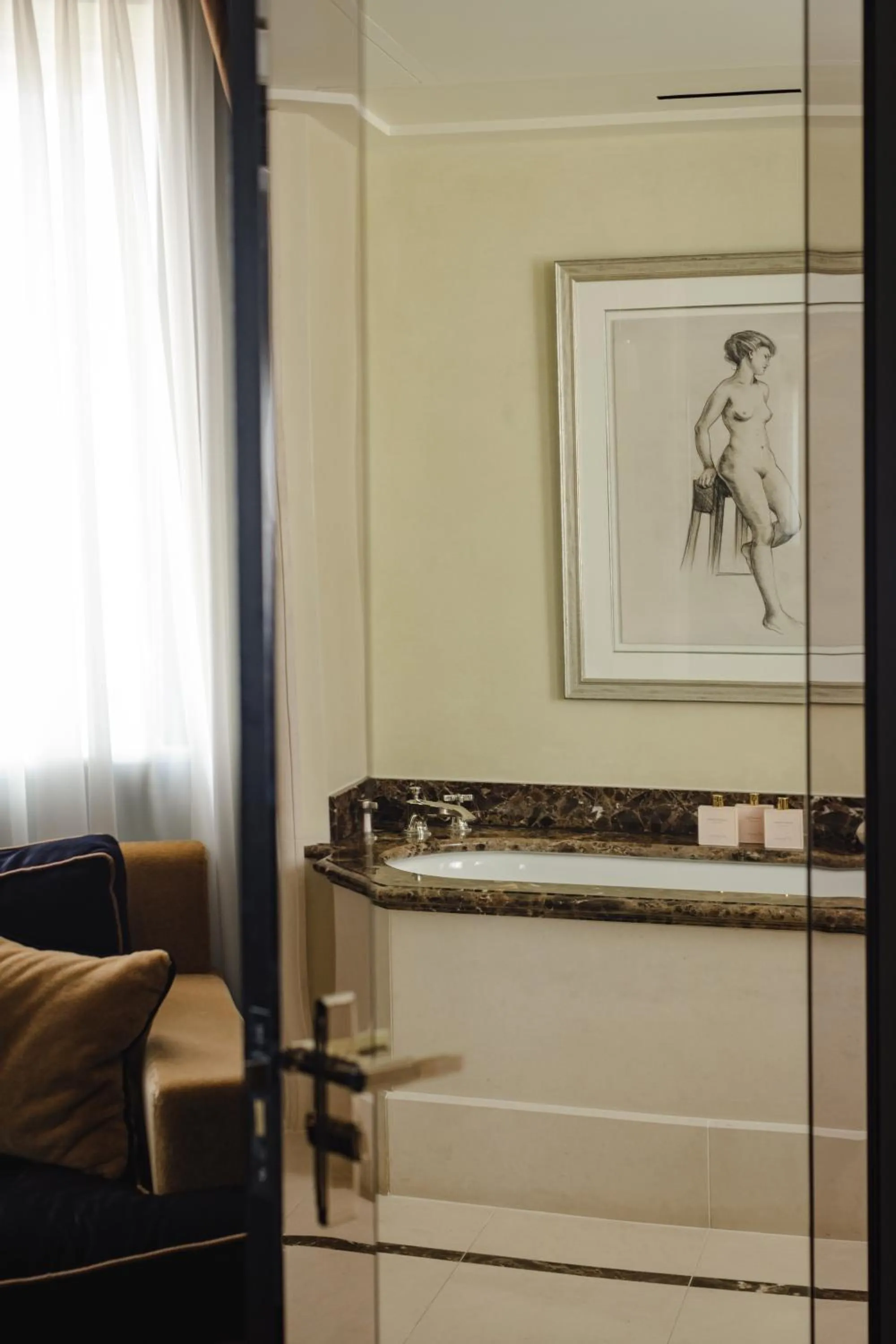 Bathroom in L'oscar London