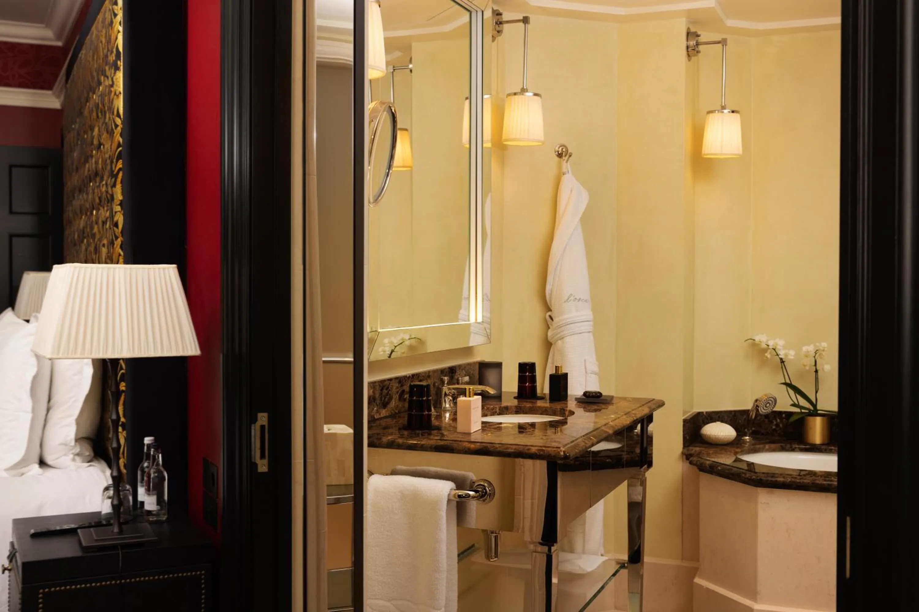 Bathroom in L'oscar London