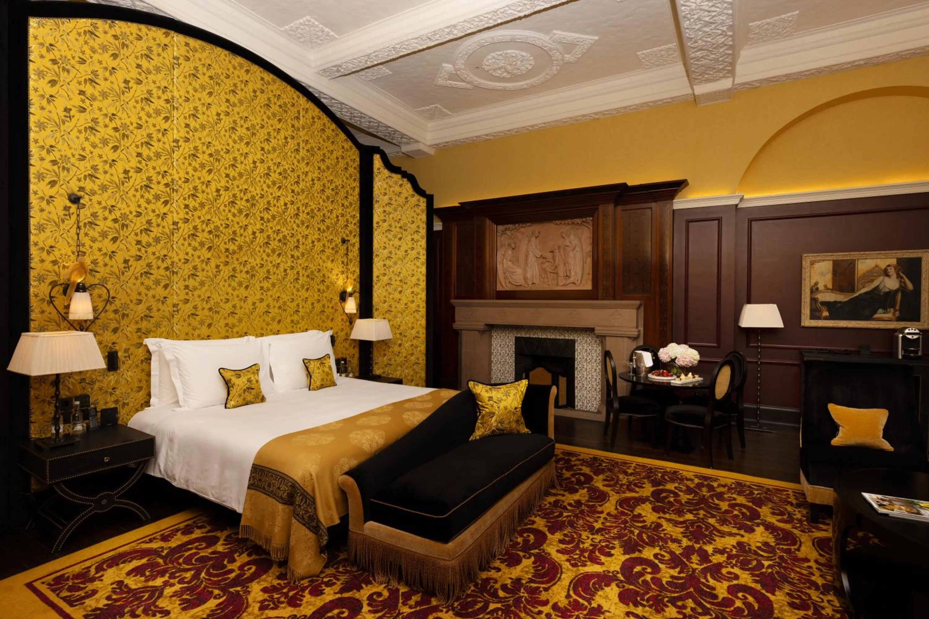 Bed in L'oscar London