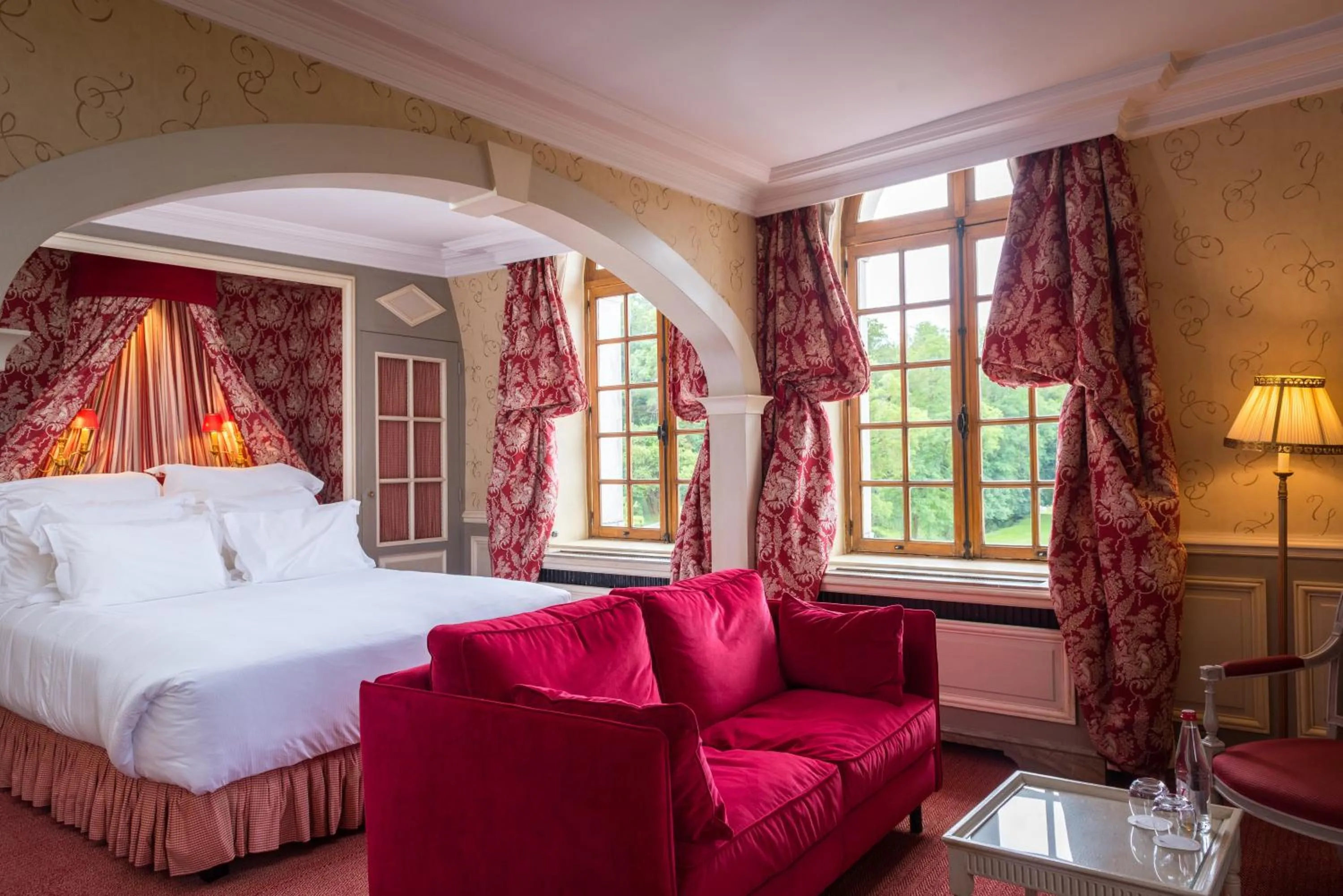 Bedroom, Bed in Château de Courcelles - Relais & Châteaux
