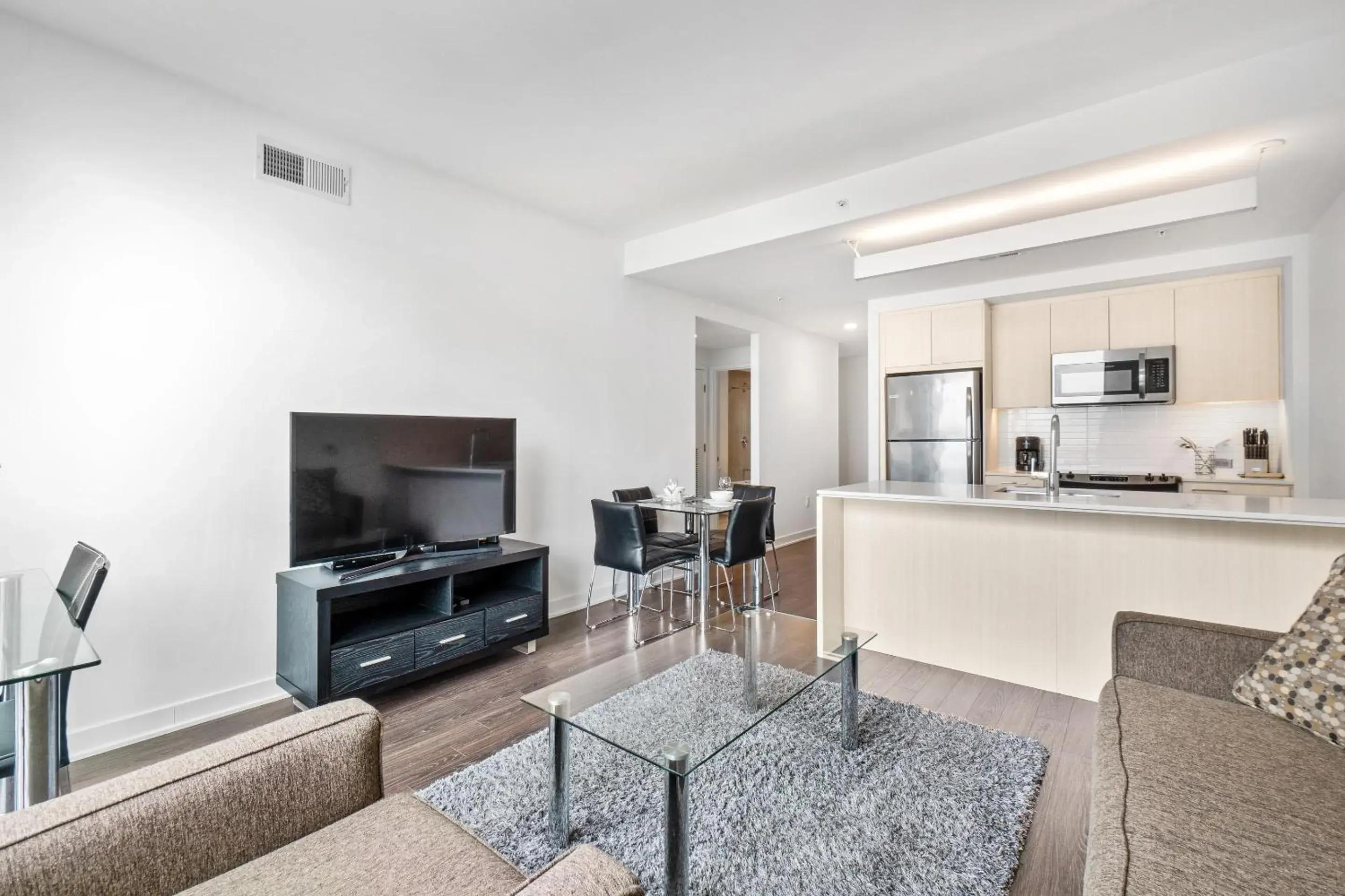 One-Bedroom Apartment in Global Luxury Suites at Reston Town Center One-Bedroom Apartment in Global Luxury Suites at Reston Town Center