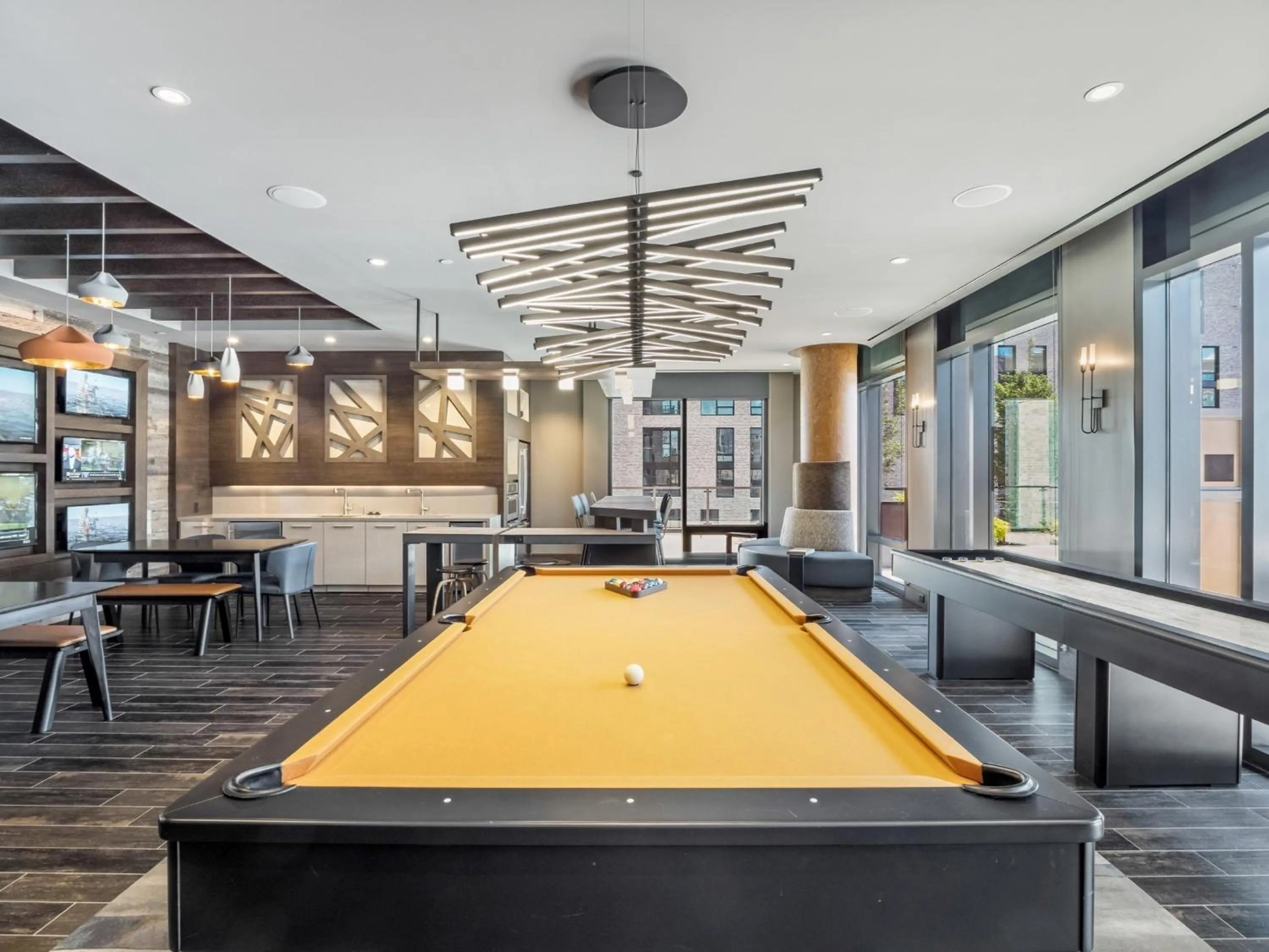 Communal lounge/ TV room in Global Luxury Suites at Reston Town Center