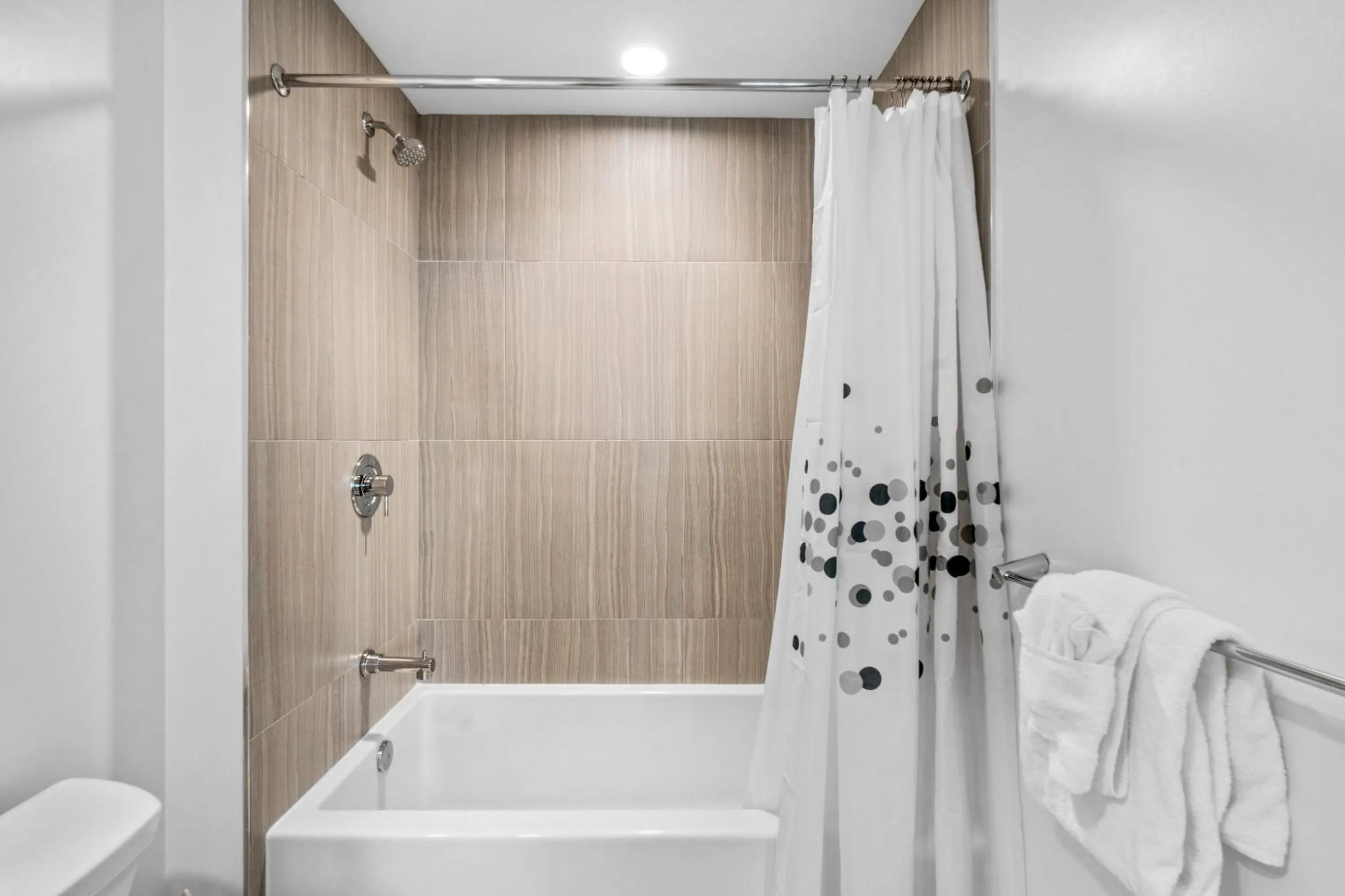 Bath in Global Luxury Suites at Reston Town Center