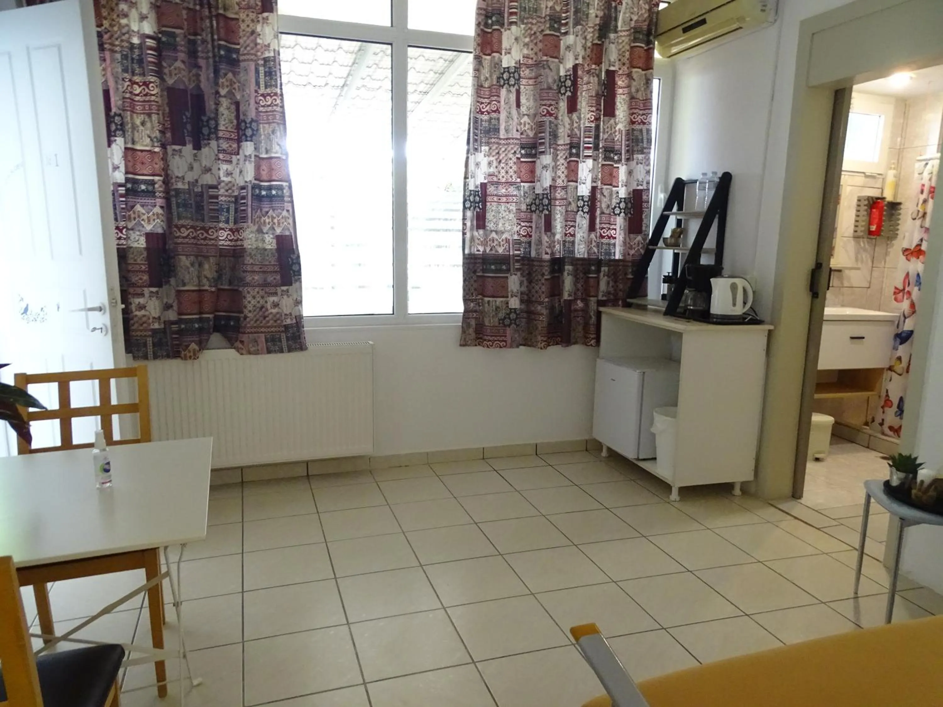 Photo of the whole room in Artemis GreenHill