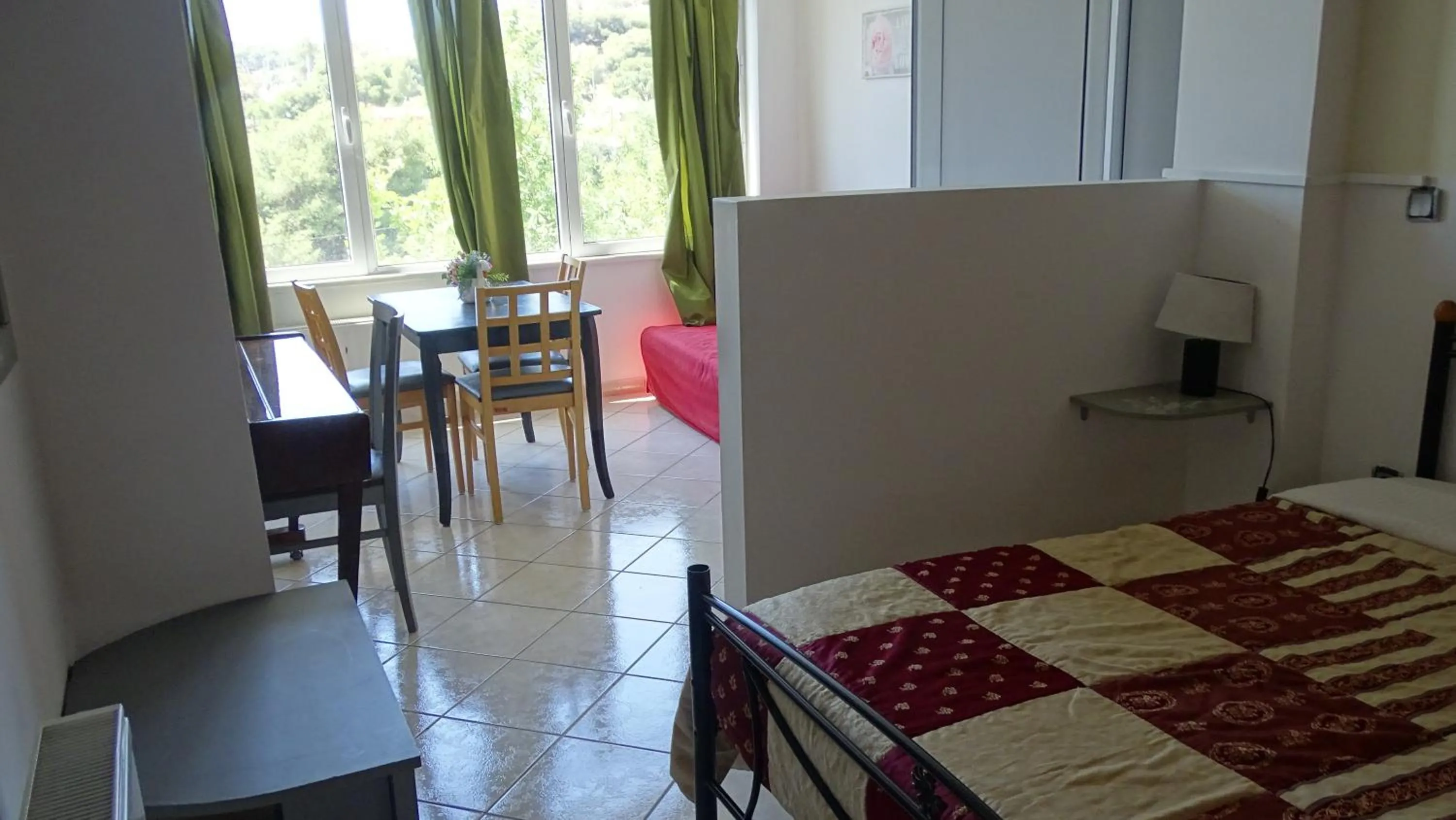 Photo of the whole room in Artemis GreenHill