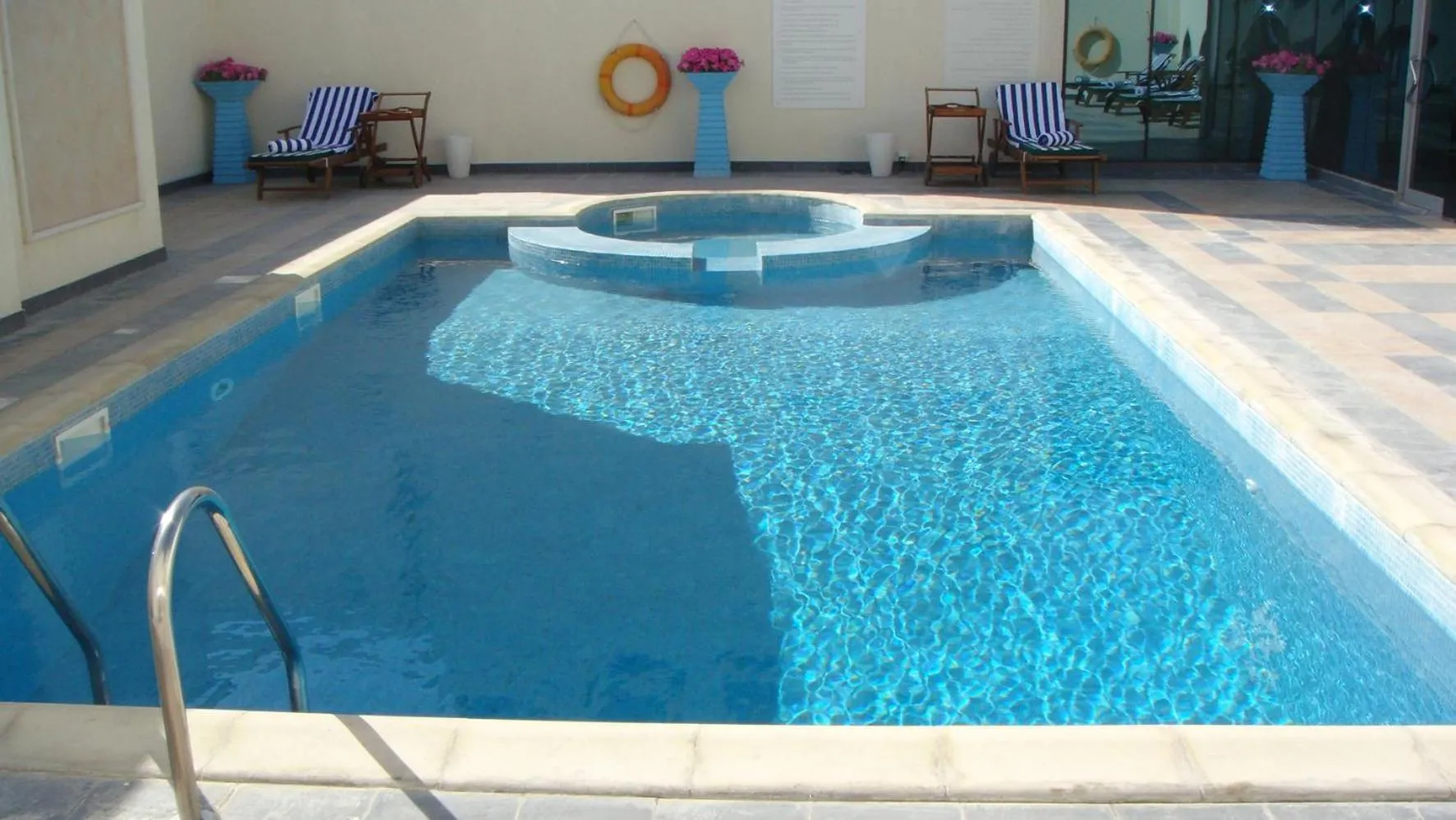 Swimming pool in Gokulam Park Doha