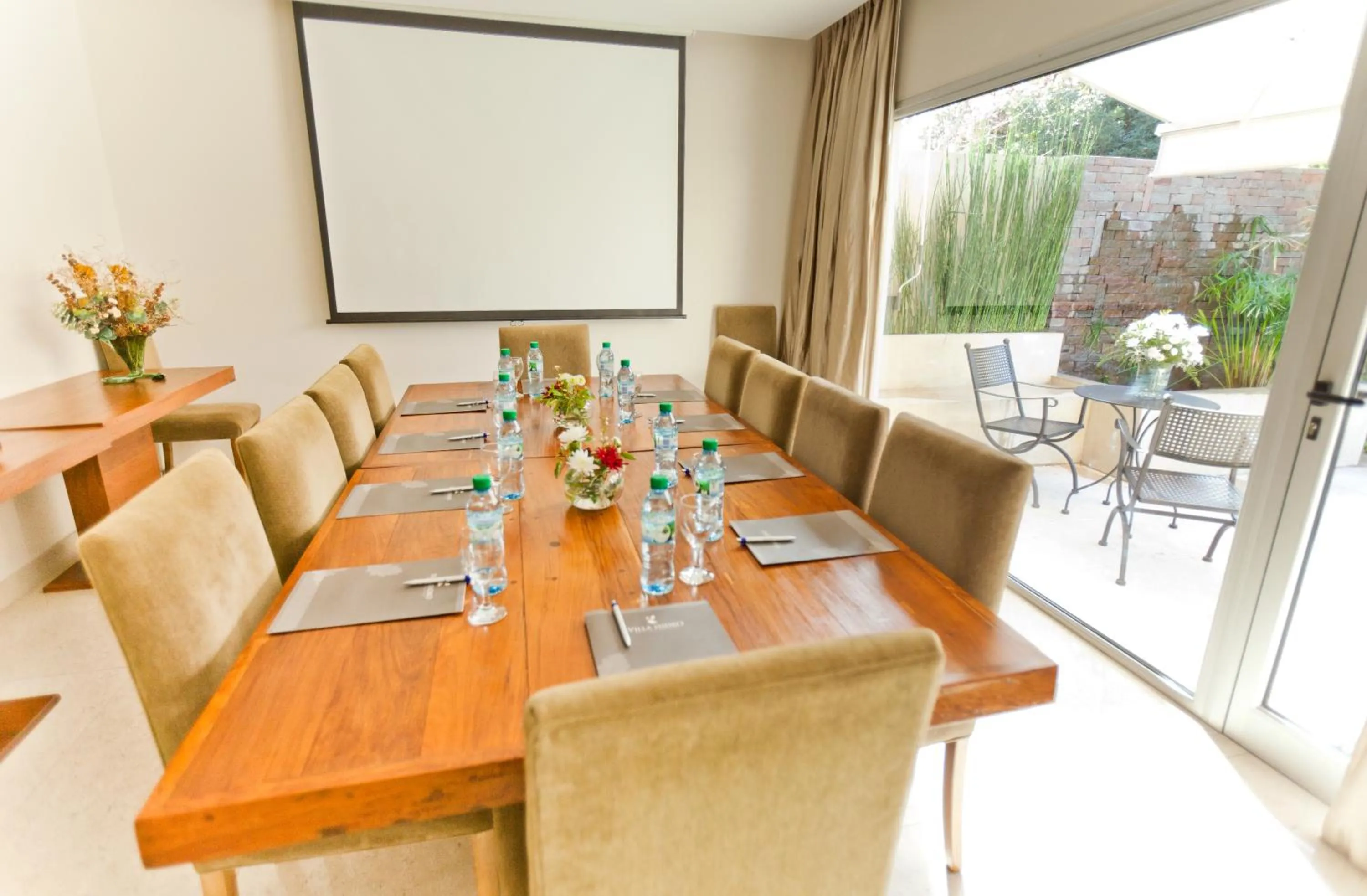 Communal lounge/ TV room in Villa Isidro Hotel Boutique & Spa