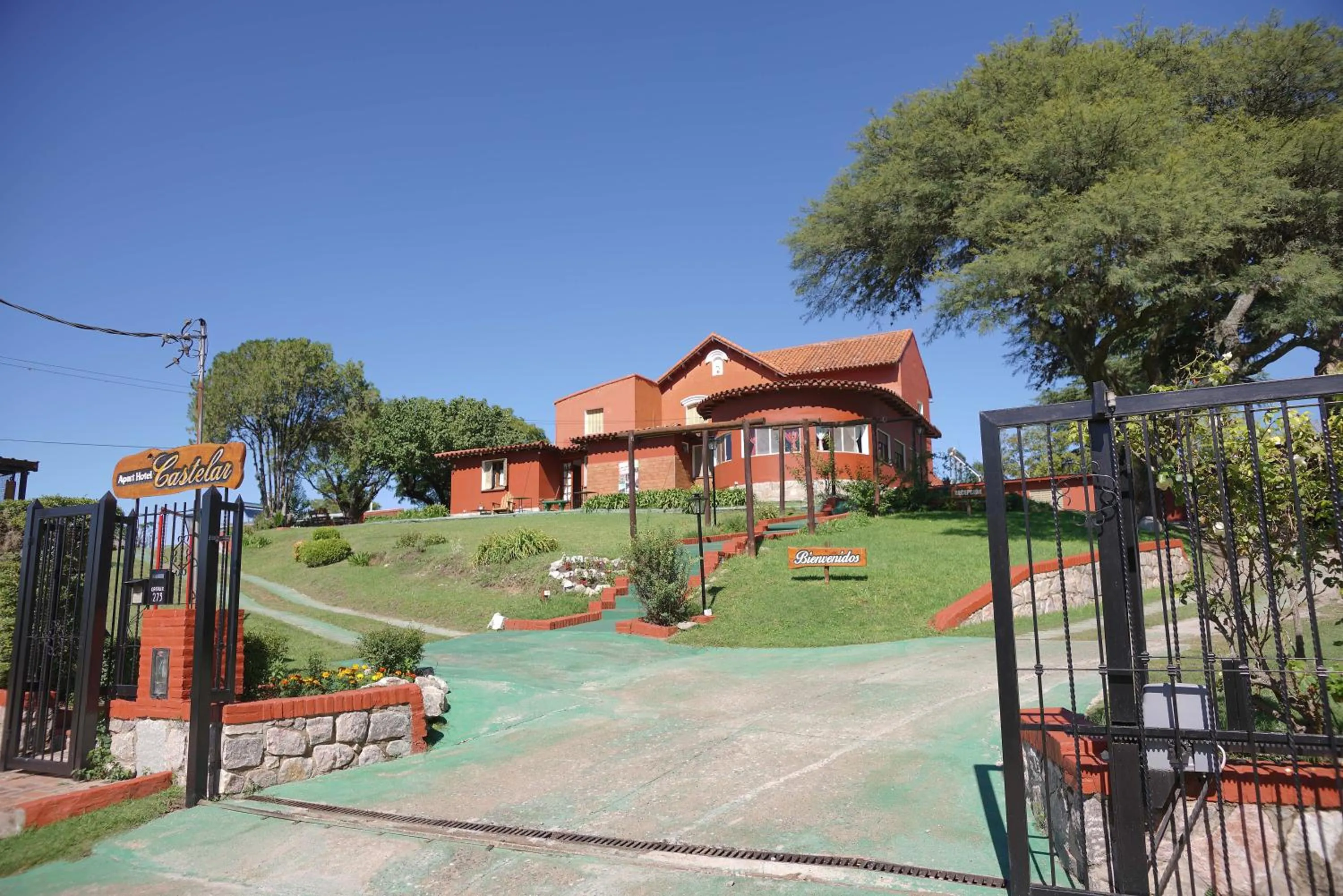 Property building in Castelar - Hotel & Apart