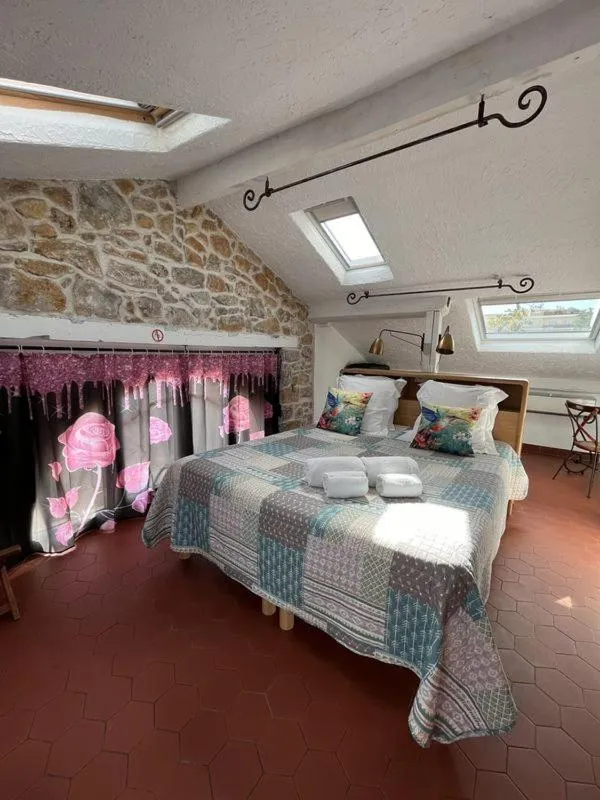 Bedroom in La Villa Roseraie , Hôtel Familial OUVERT TOUTE L ANNEE